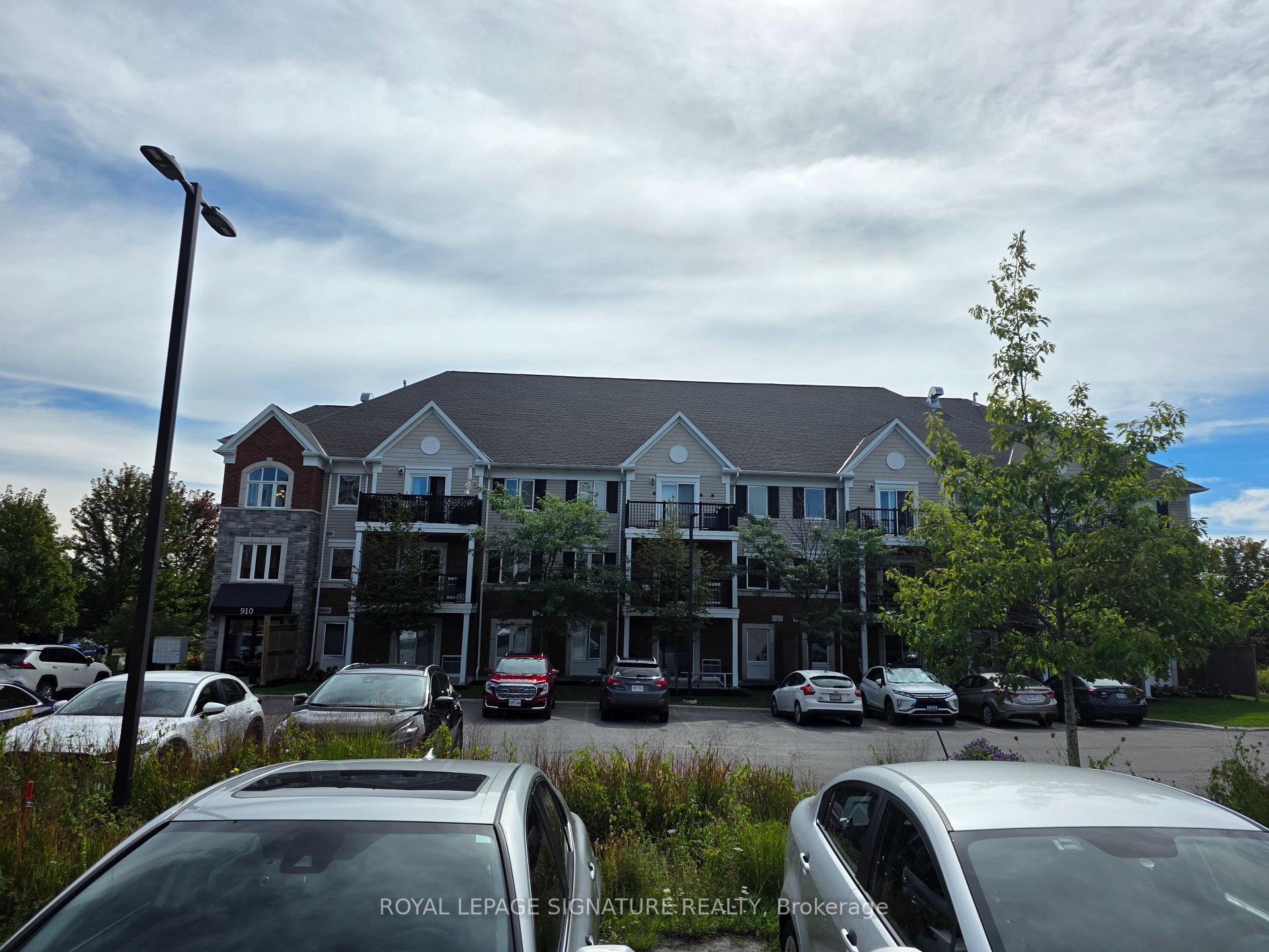 102-910 Wentworth Street, Peterborough, ON
