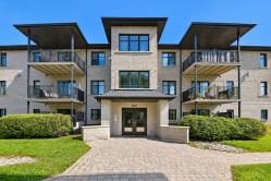 104-4911 Av. Eliot Laval (Chomedey), QC H7W 0C4