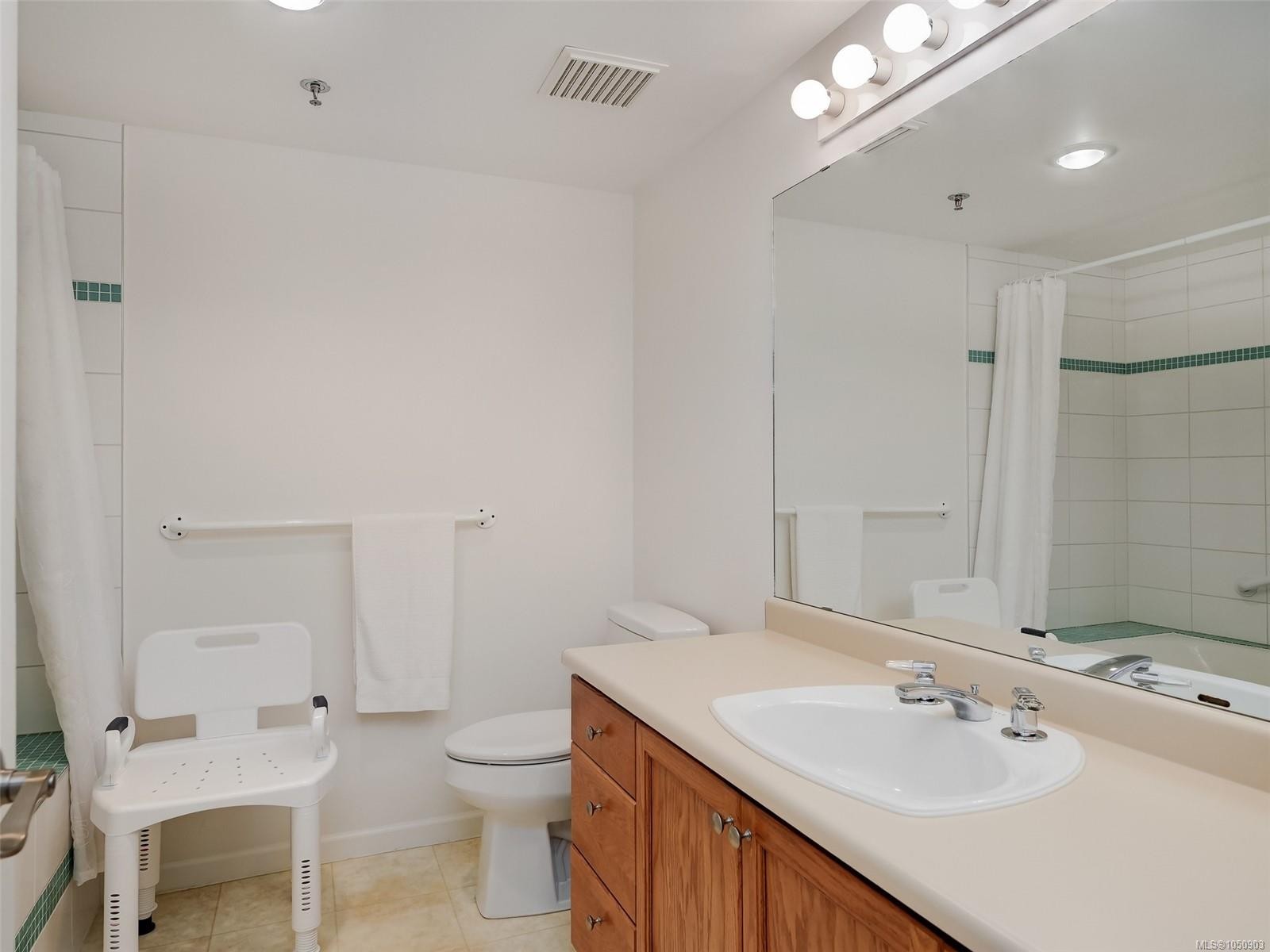 #325-3969 Shelbourne St, Saanich, BC