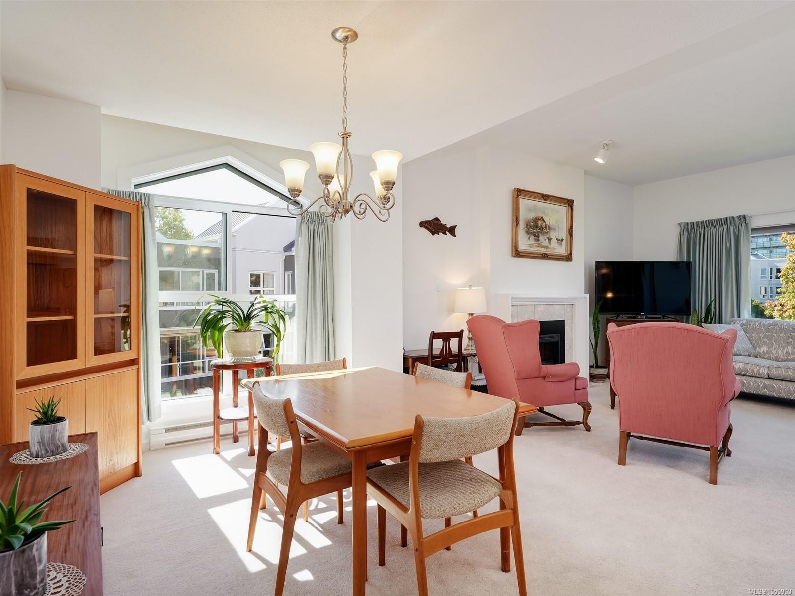 #325-3969 Shelbourne St, Saanich, BC