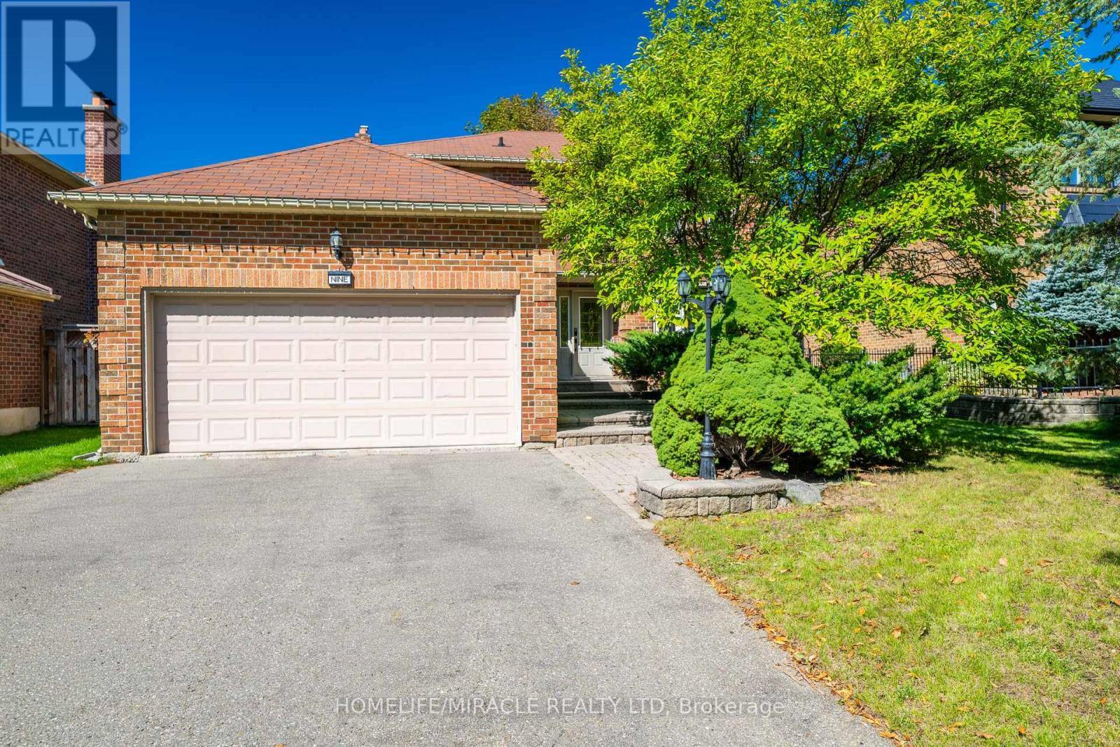 9 Iris Crescent, Brampton, ON
