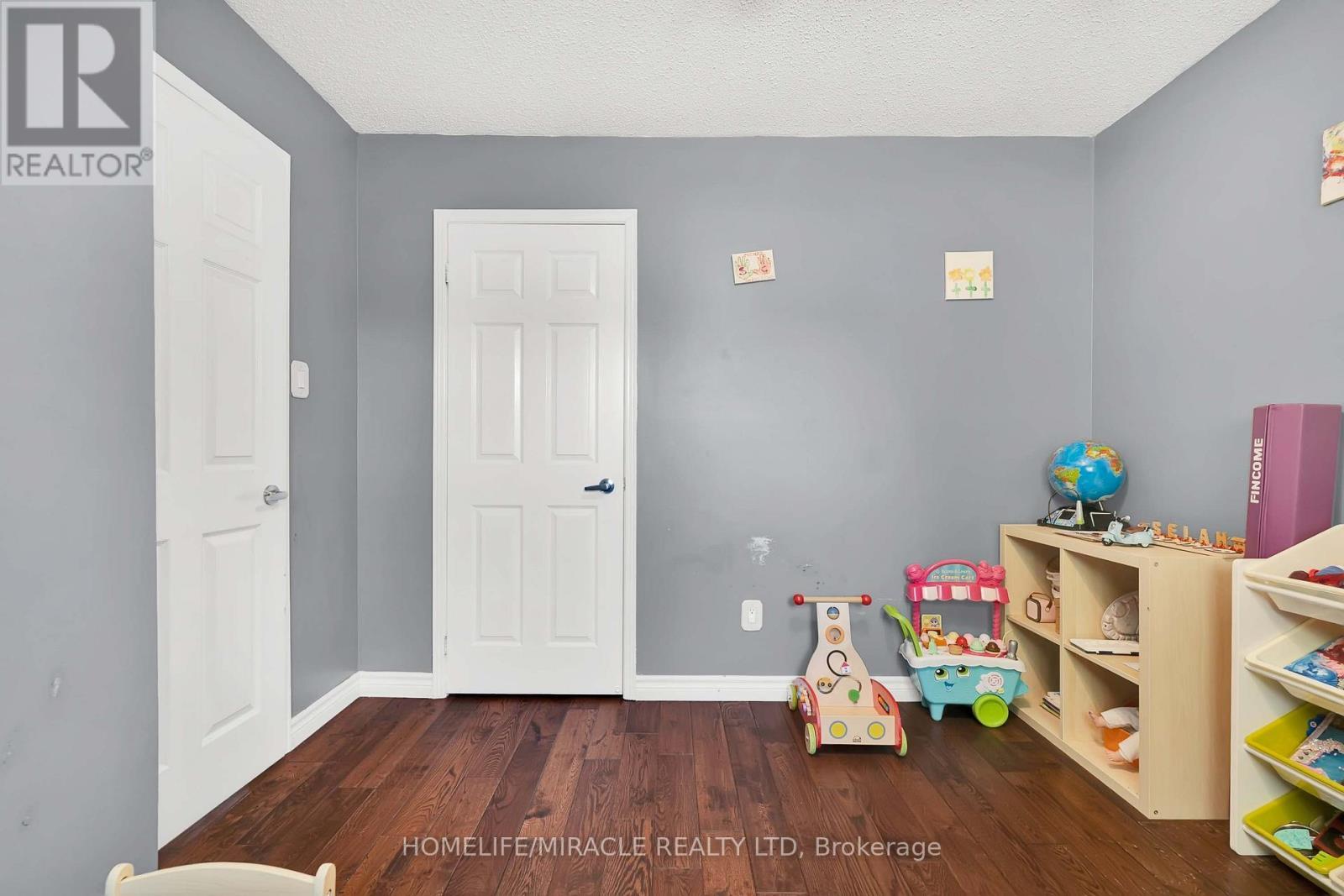 9 Iris Crescent, Brampton, ON