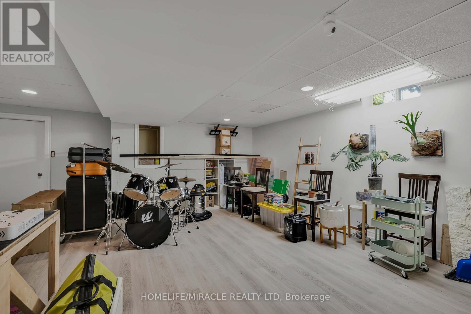 9 Iris Crescent, Brampton, ON