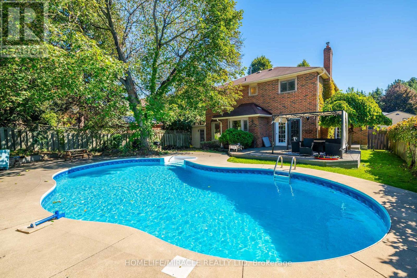 9 Iris Crescent, Brampton, ON