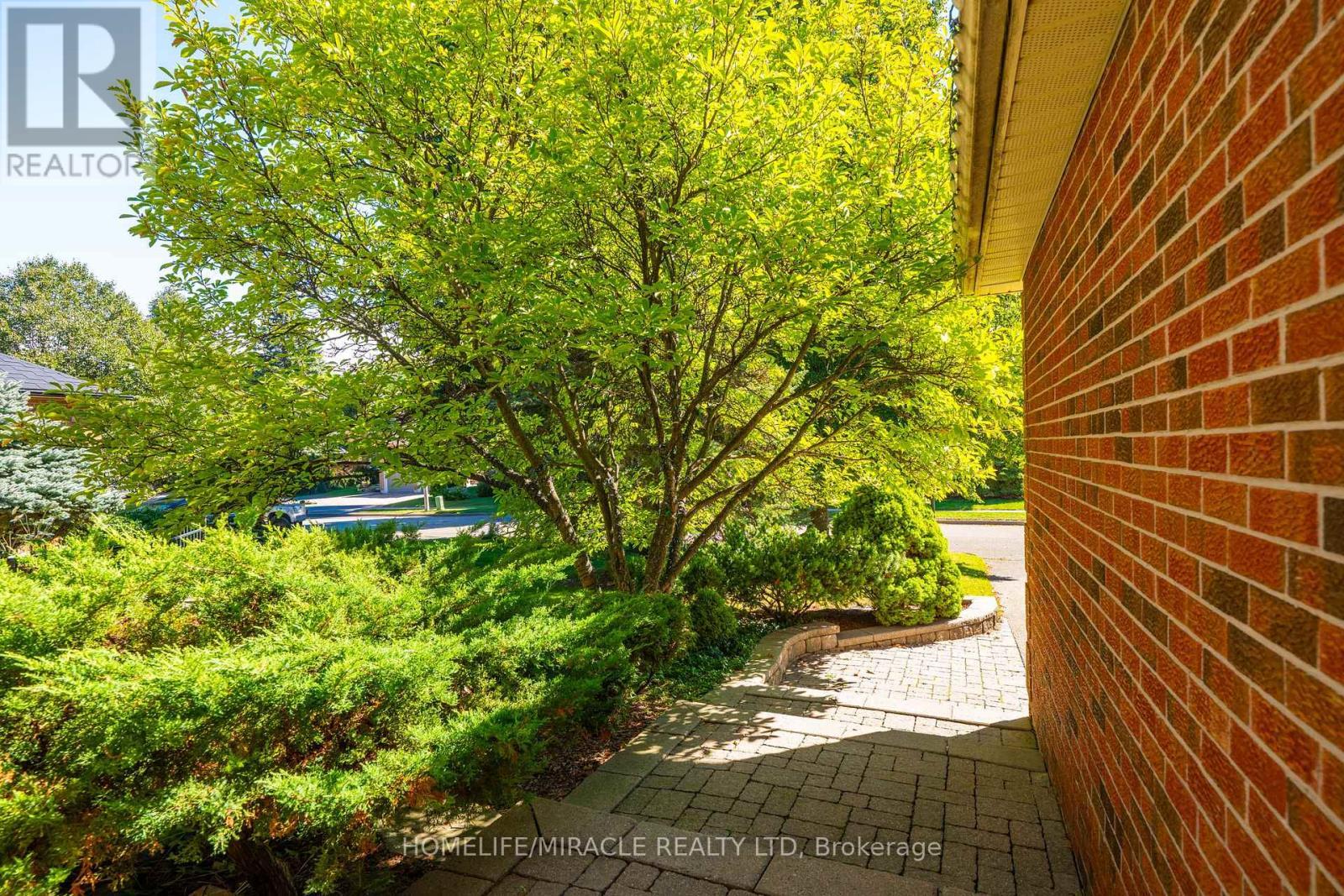 9 Iris Crescent, Brampton, ON