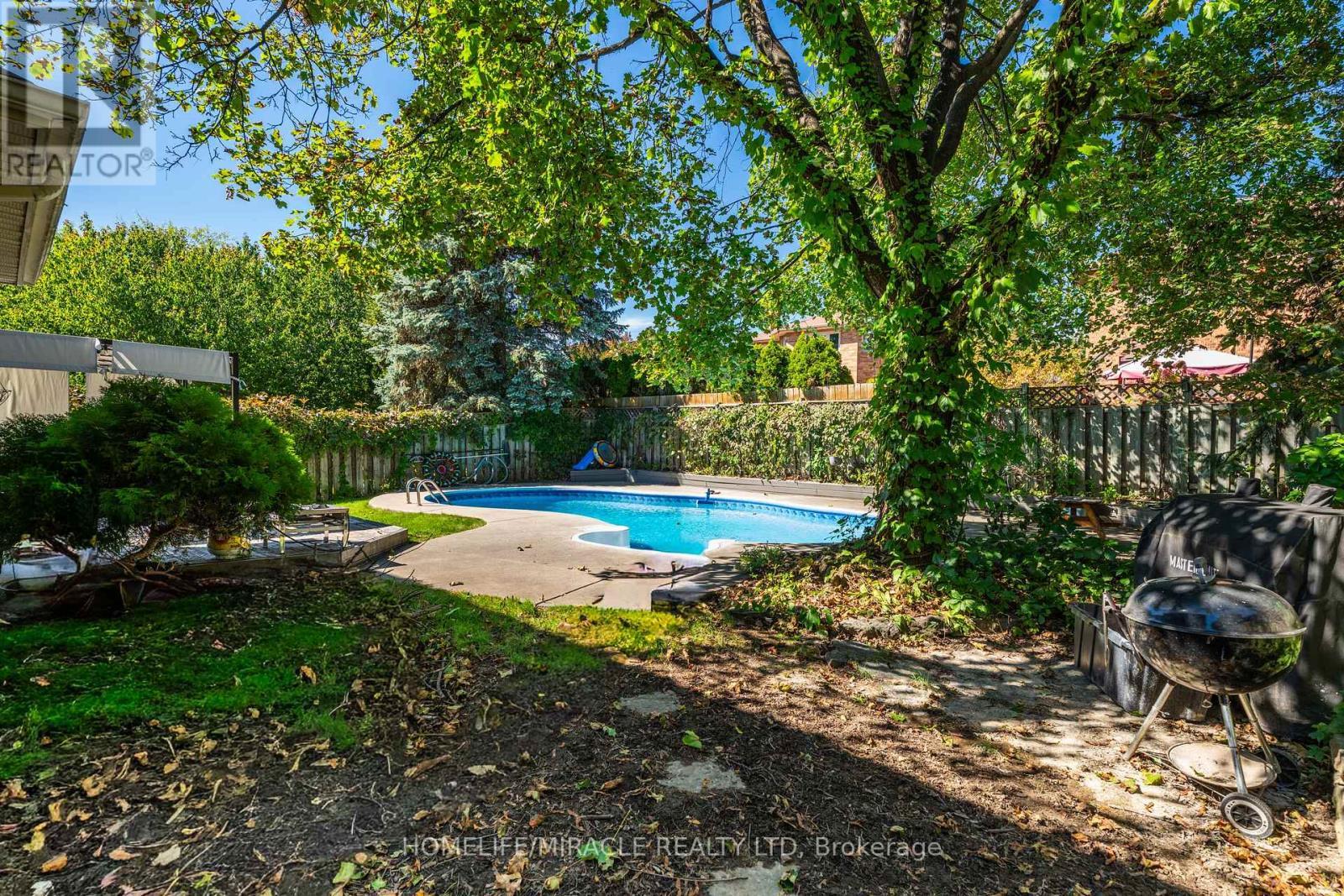 9 Iris Crescent, Brampton, ON