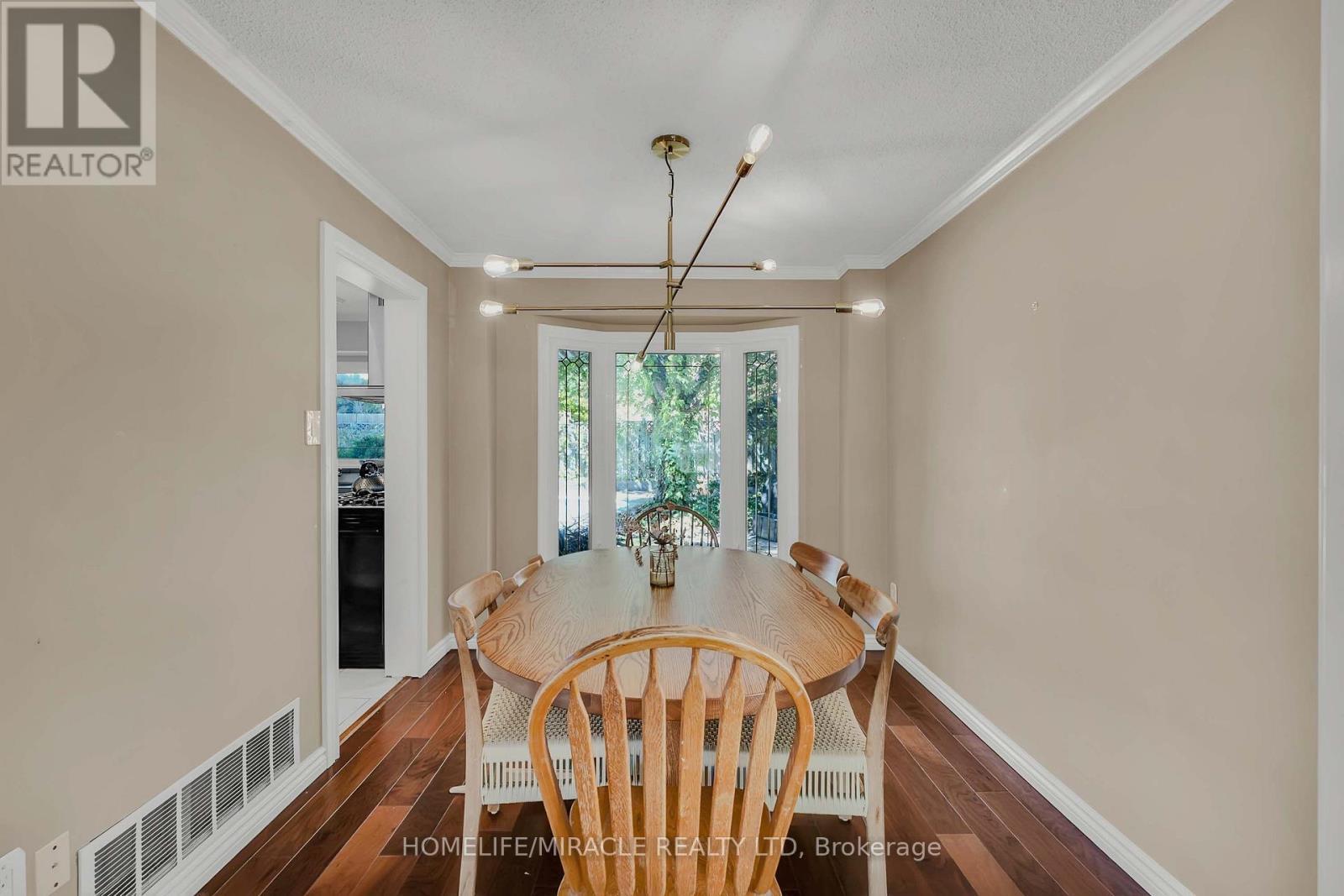 9 Iris Crescent, Brampton, ON