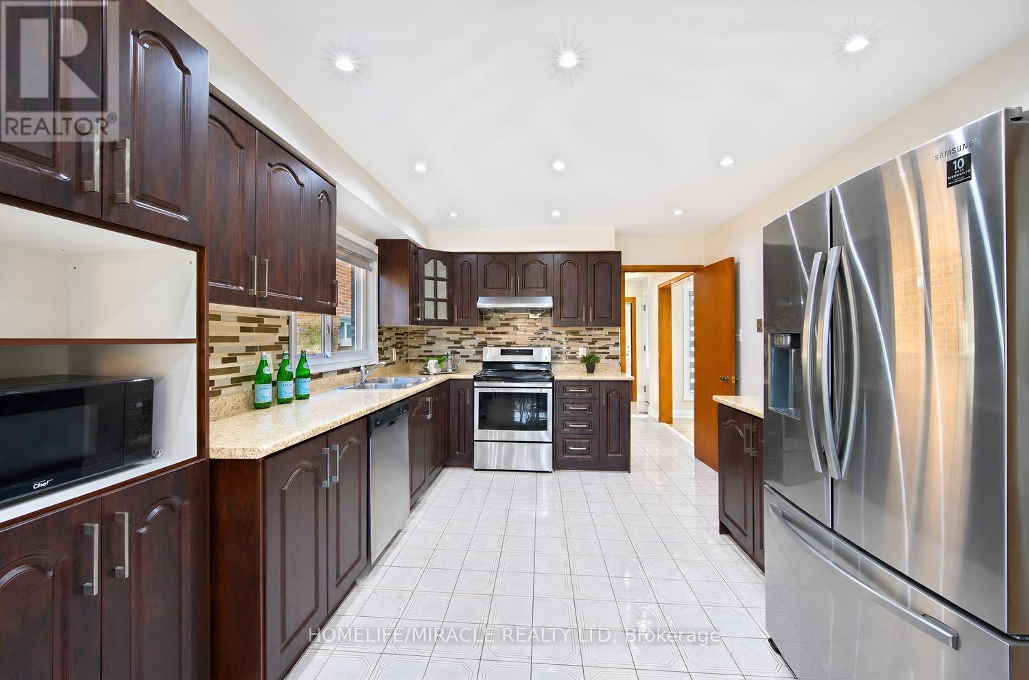 8 Loire Court, Toronto, ON