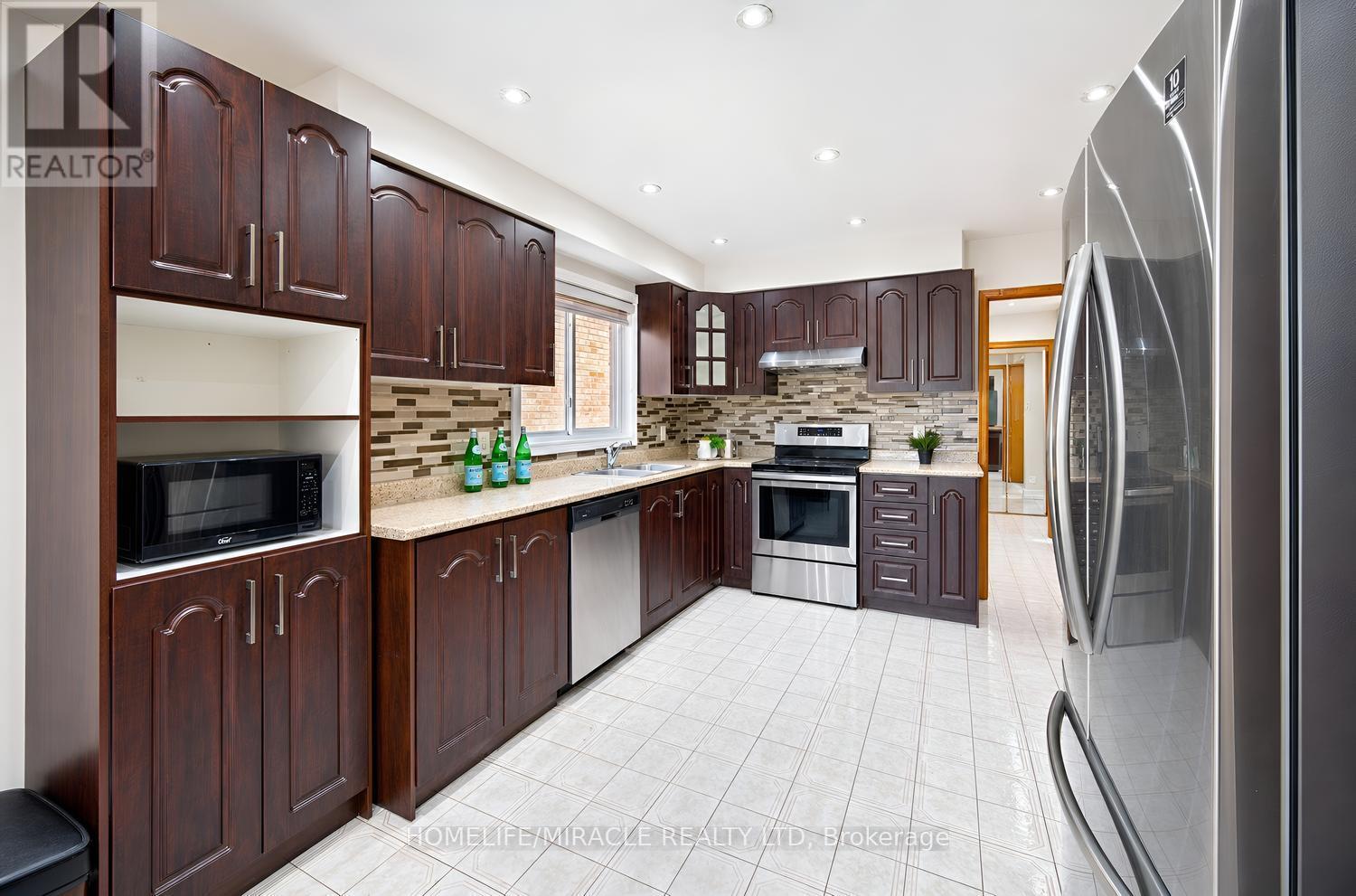 8 Loire Court, Toronto, ON