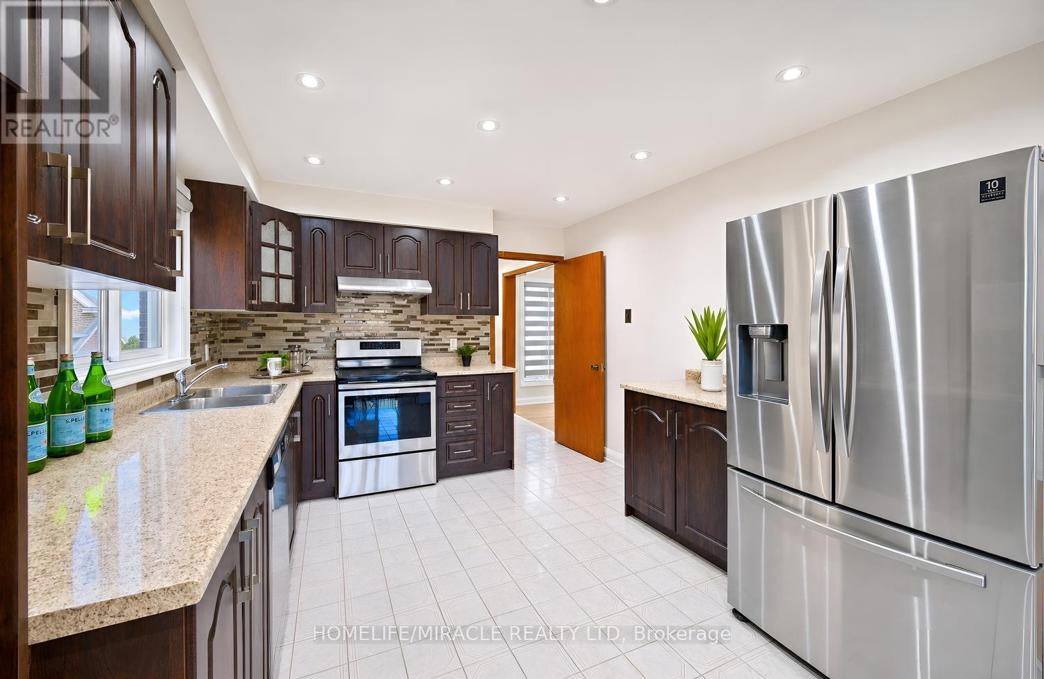 8 Loire Court, Toronto, ON