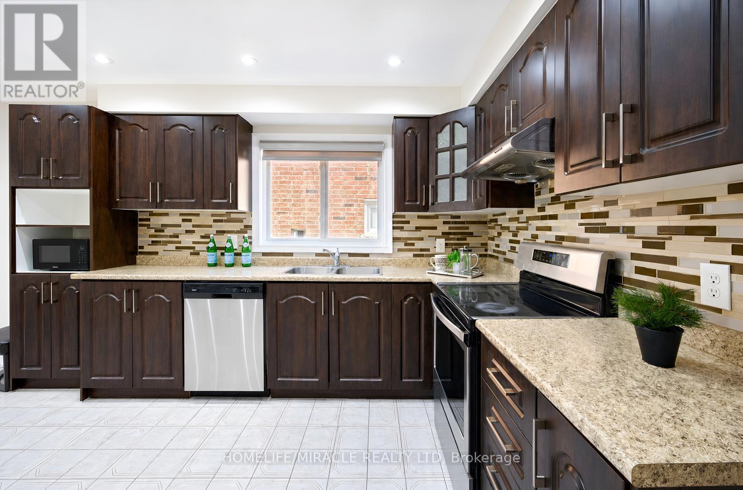 8 Loire Court, Toronto, ON