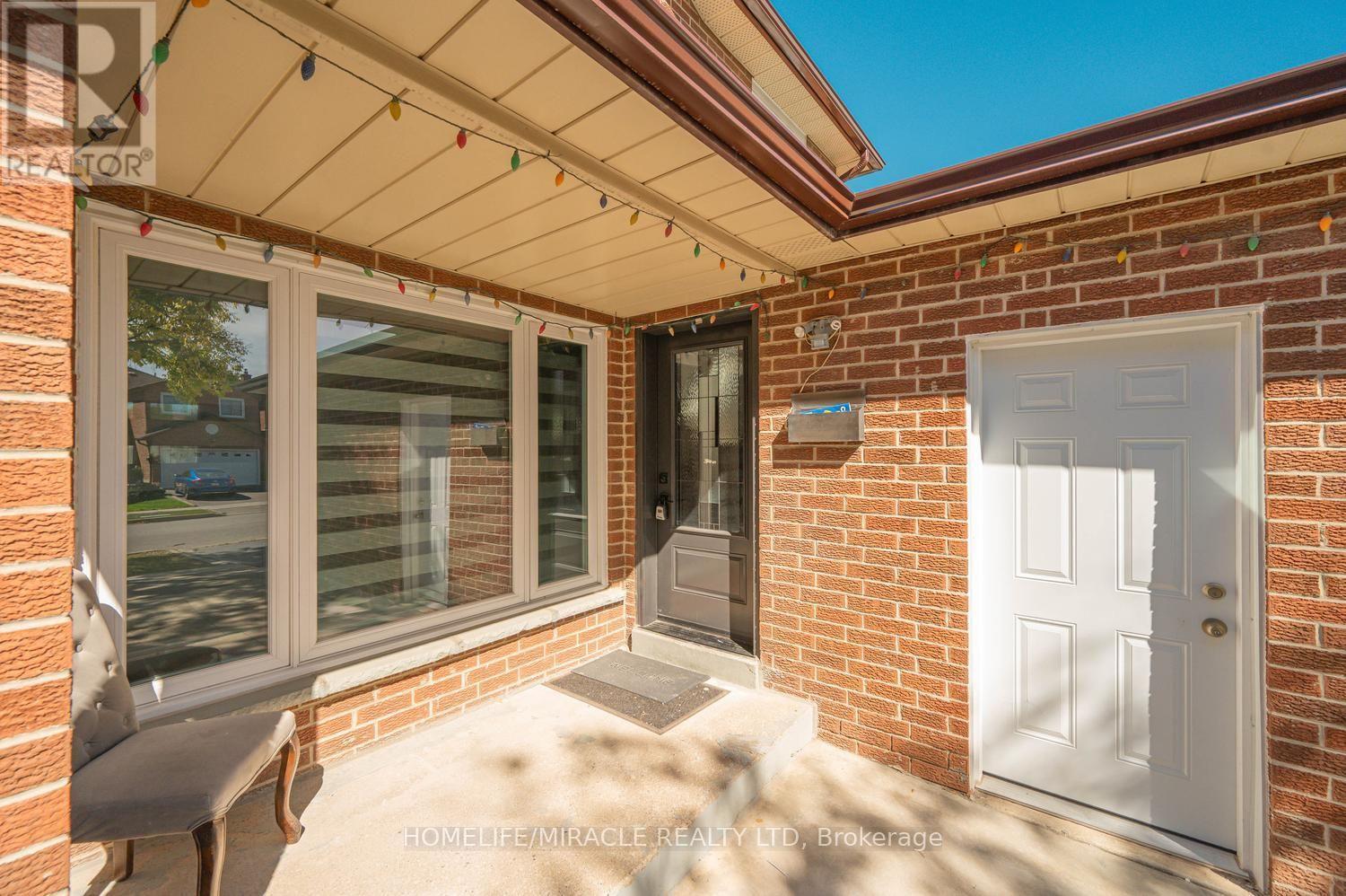 8 Loire Court, Toronto, ON
