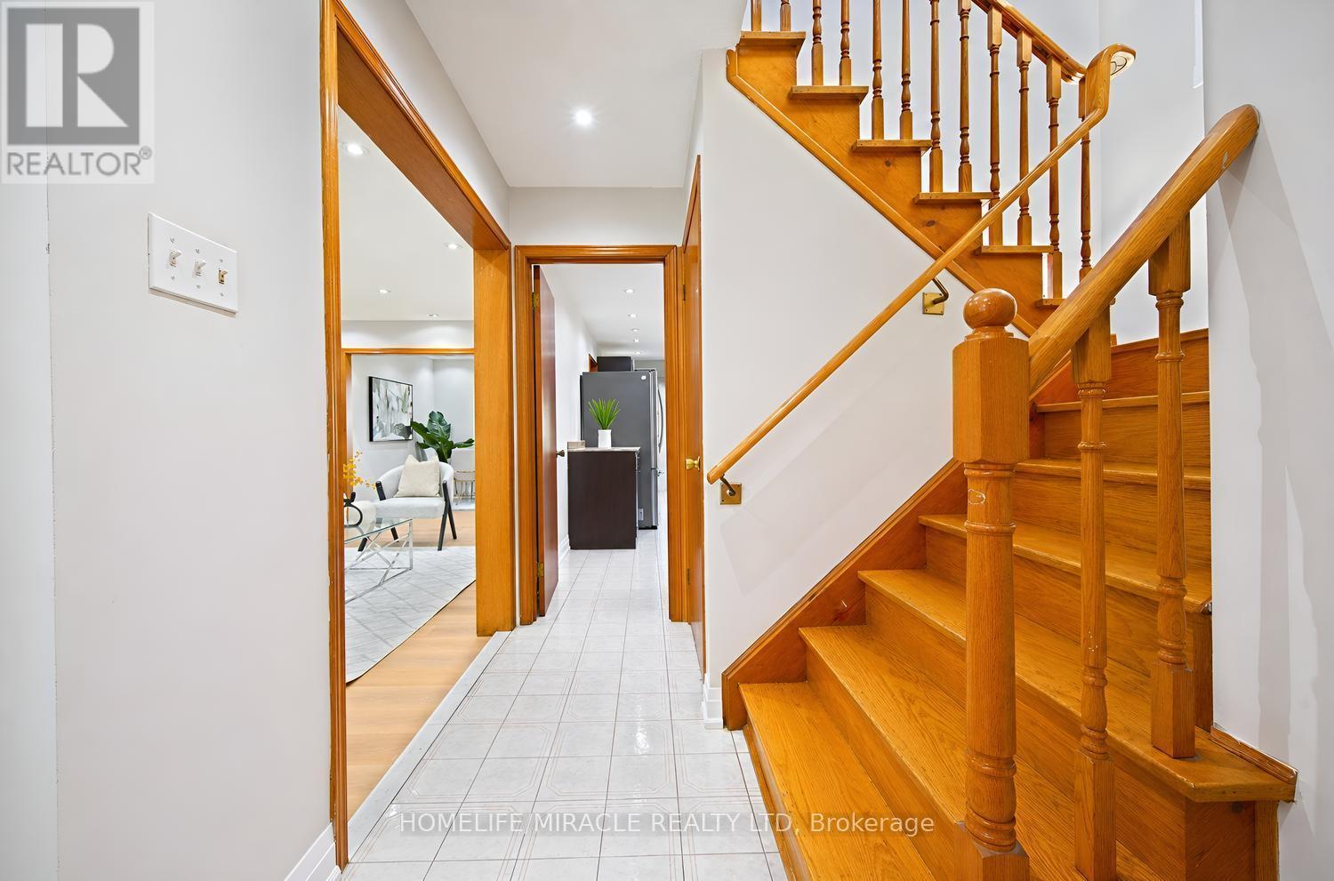 8 Loire Court, Toronto, ON