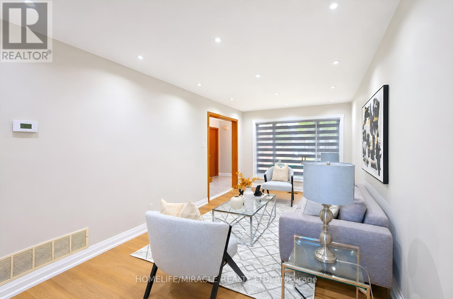8 Loire Court, Toronto, ON