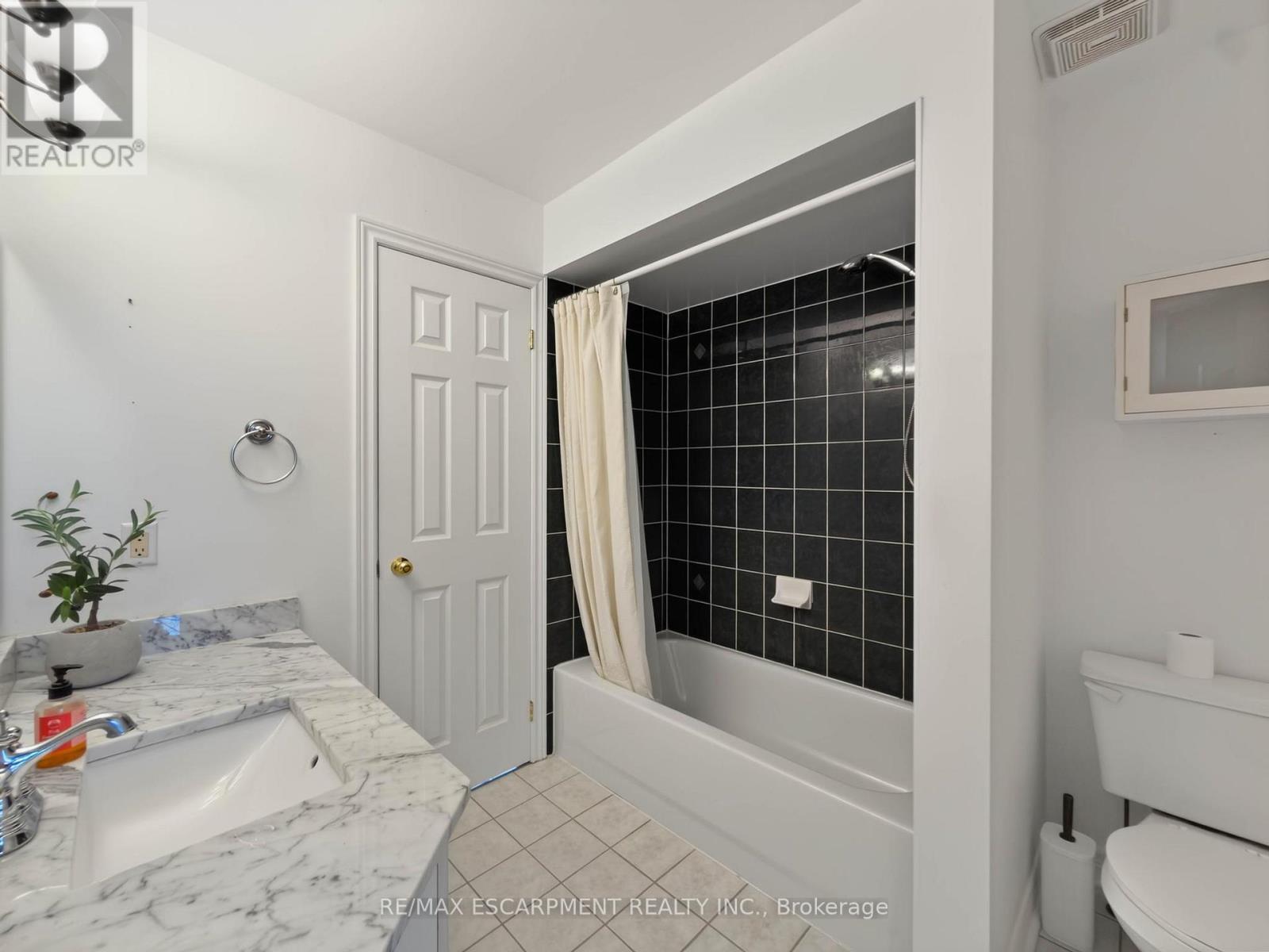 74 Davidson Boulevard, Hamilton, ON