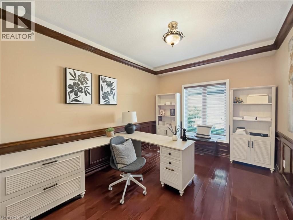 Rich wood-finish flooring, built-in shelving, and a prominent window with a built-in bench - 74 Davidson Boulevard, Dundas, ON