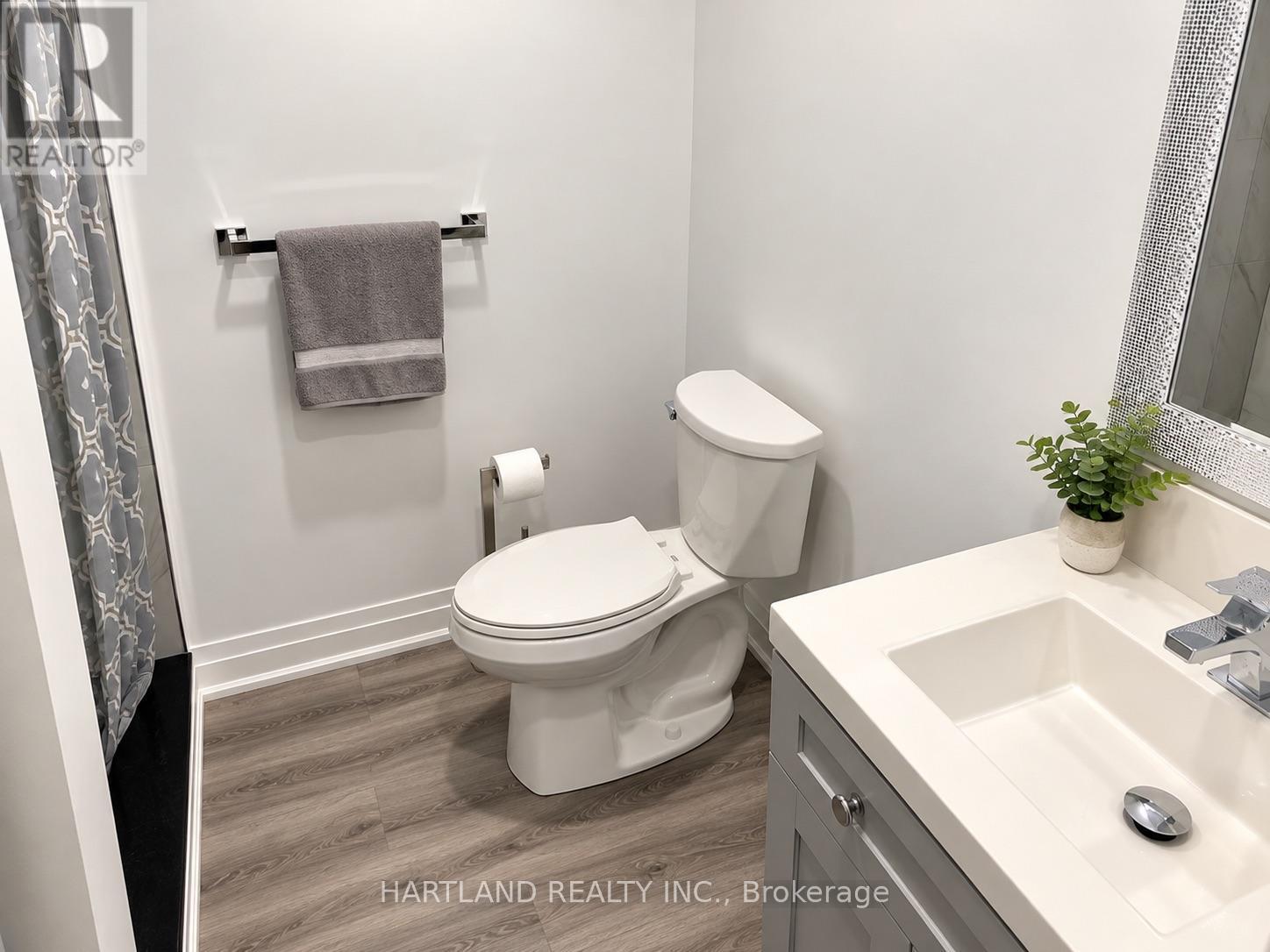 Washroom - 1841 Sandgate Crescent, Mississauga, ON