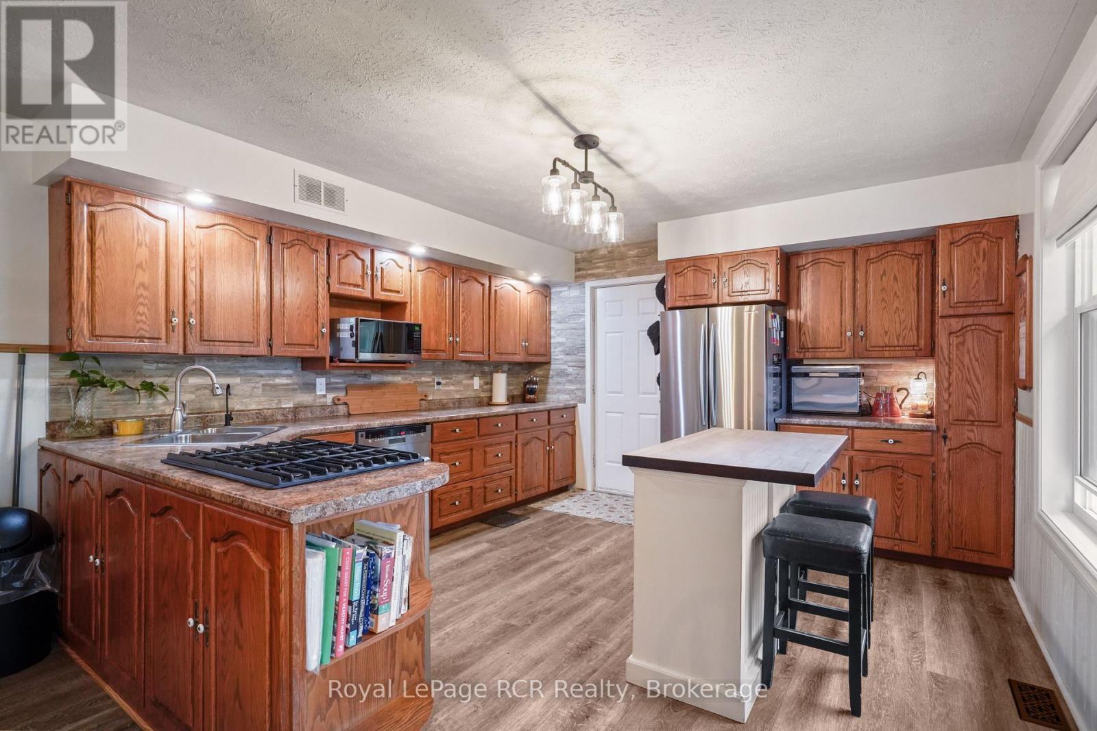1029 Main Street, Howick, ON