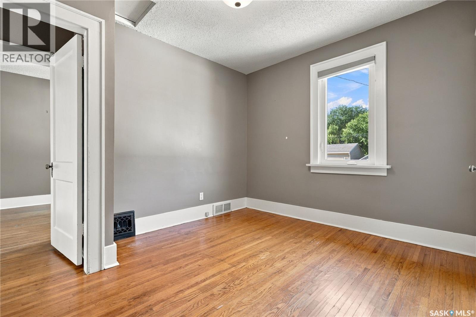 1716 Lorne Avenue, Saskatoon, SK