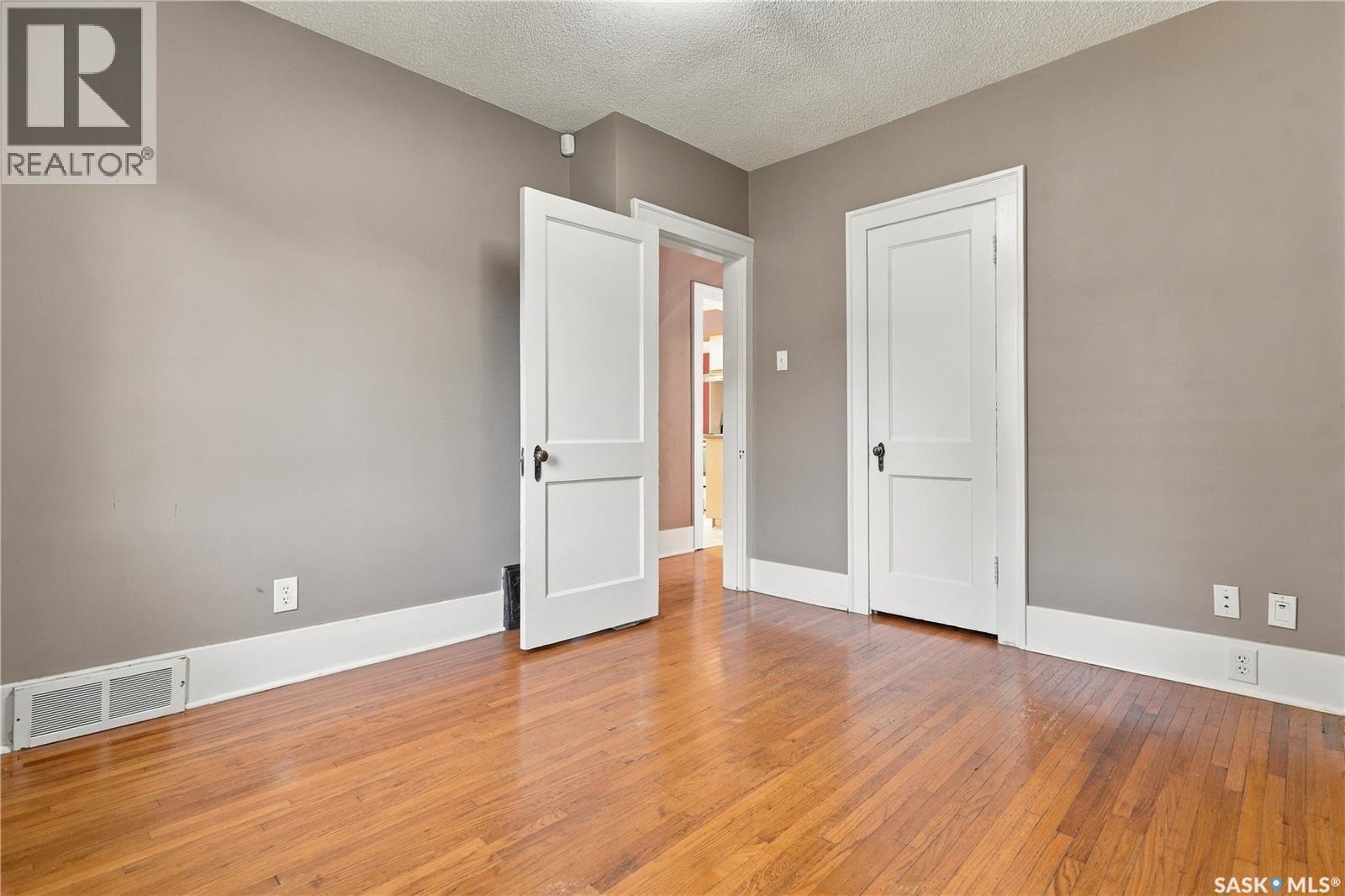 1716 Lorne Avenue, Saskatoon, SK