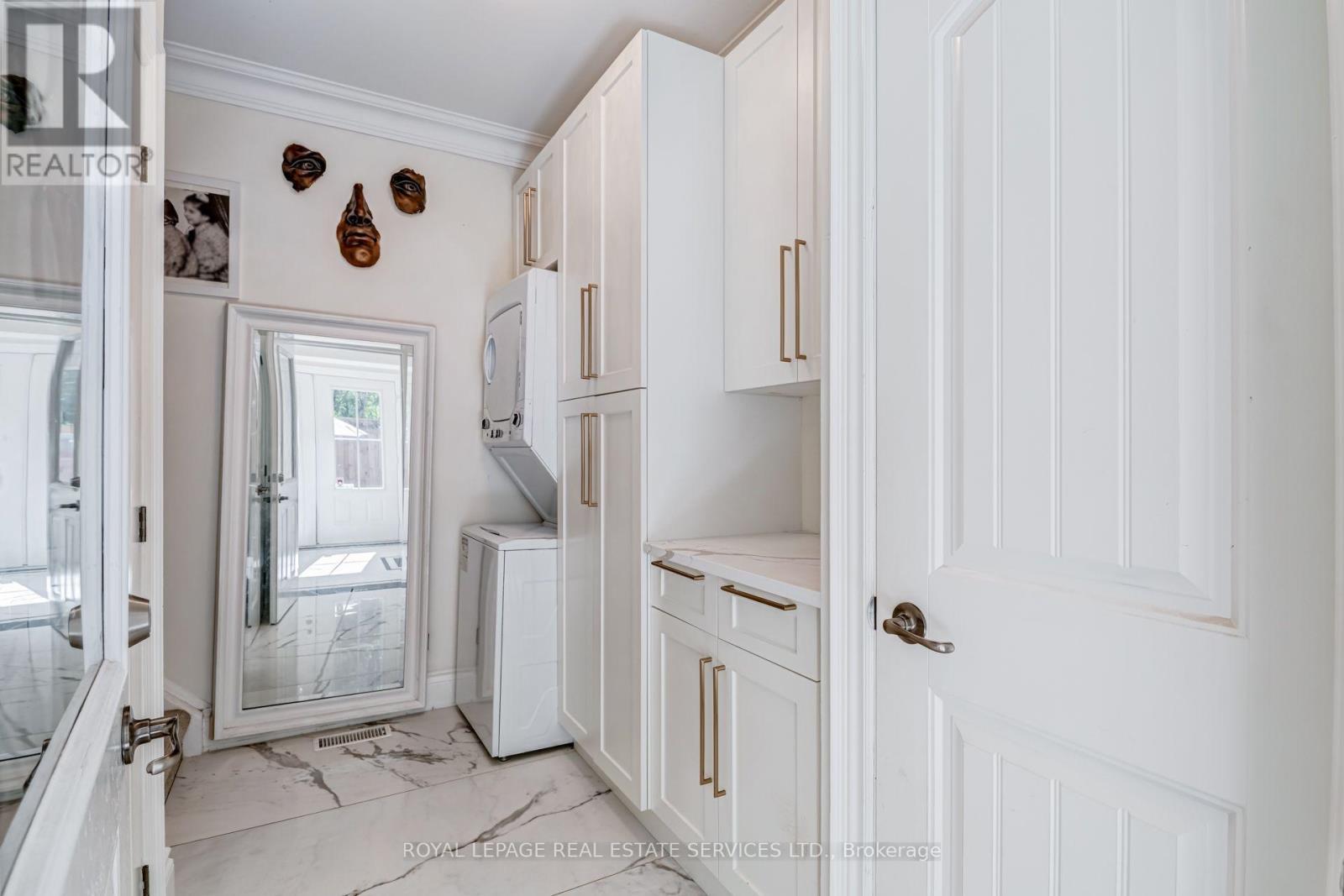2305 Belyea Street, Oakville, ON