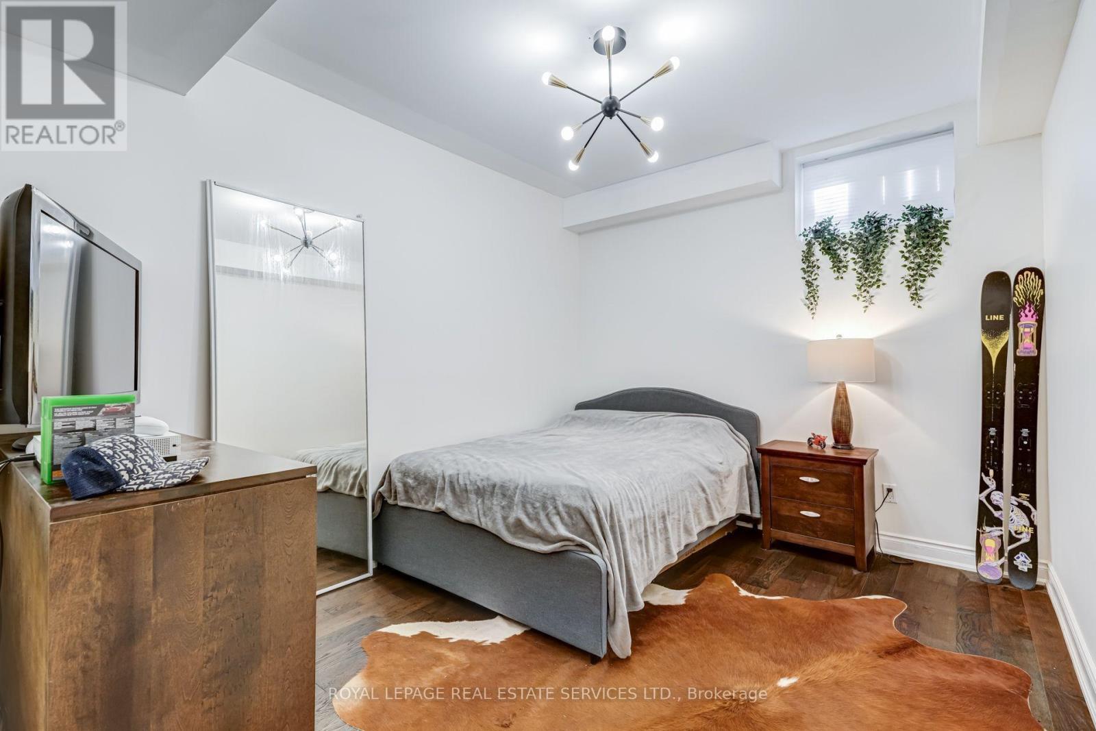 2305 Belyea Street, Oakville, ON