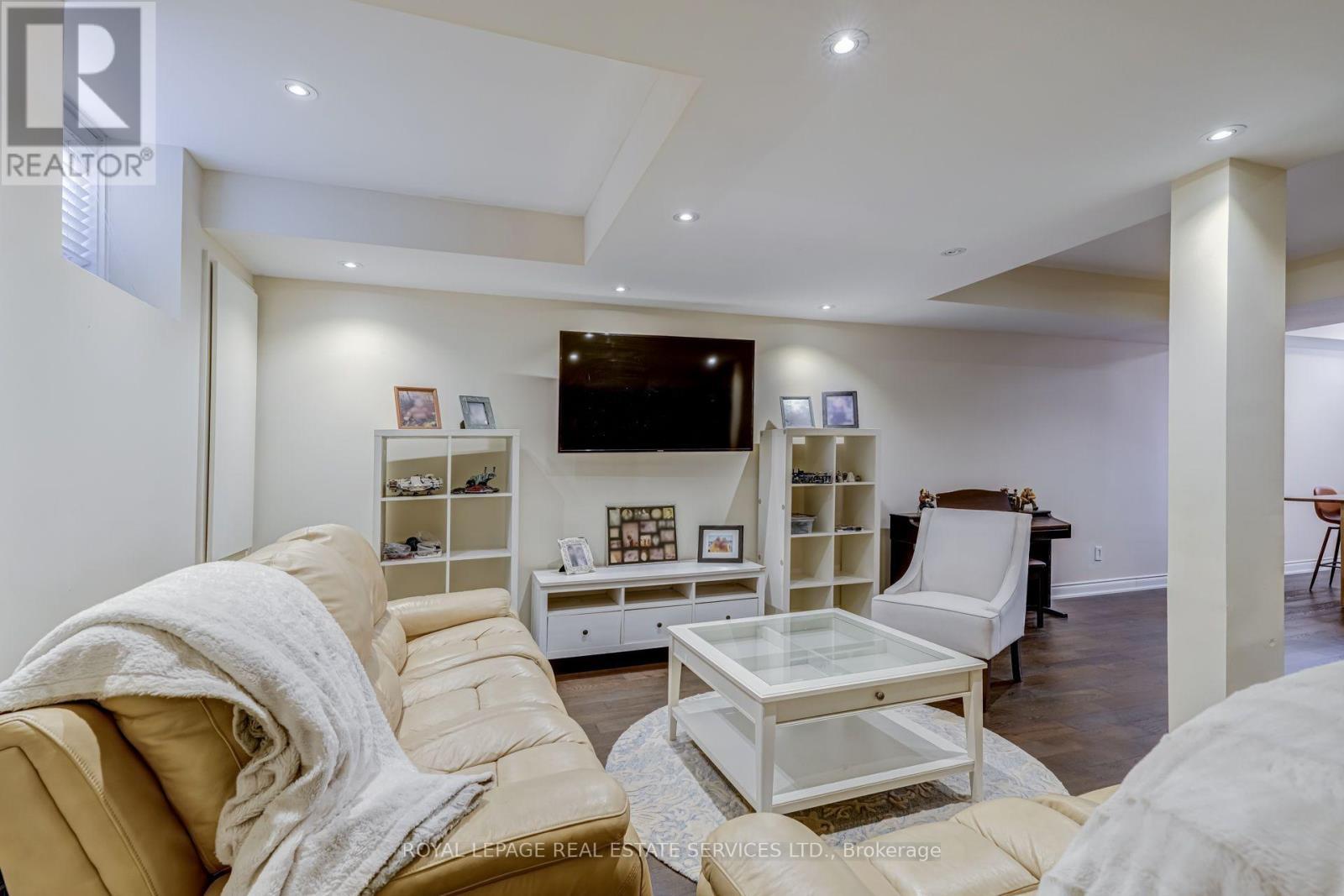 2305 Belyea Street, Oakville, ON