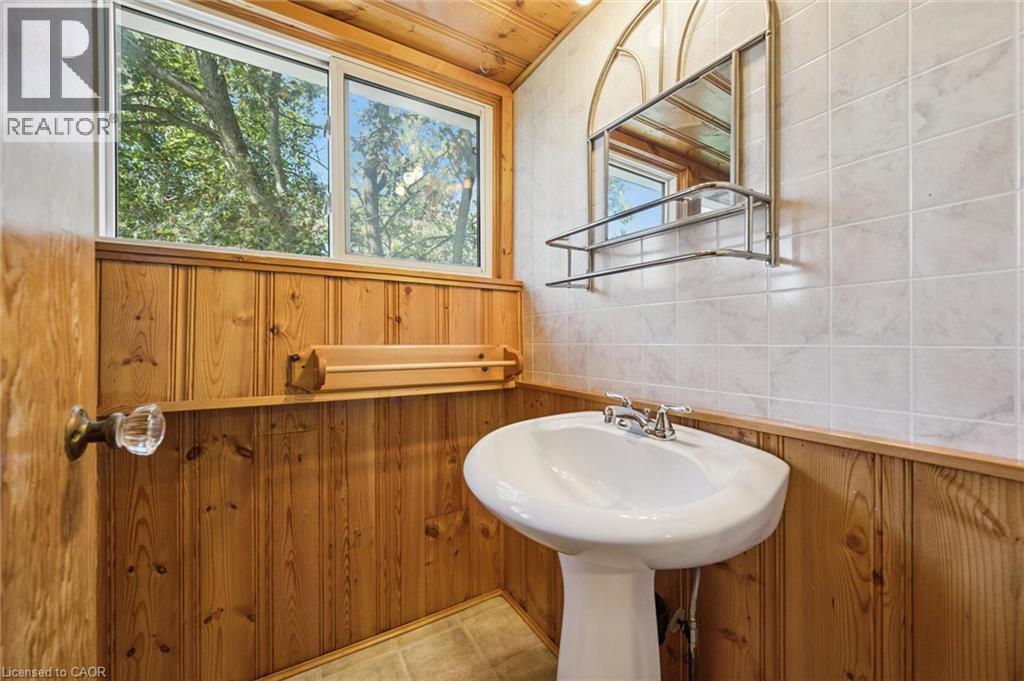 1126 Queen'S Bush Road, Wellesley, ON