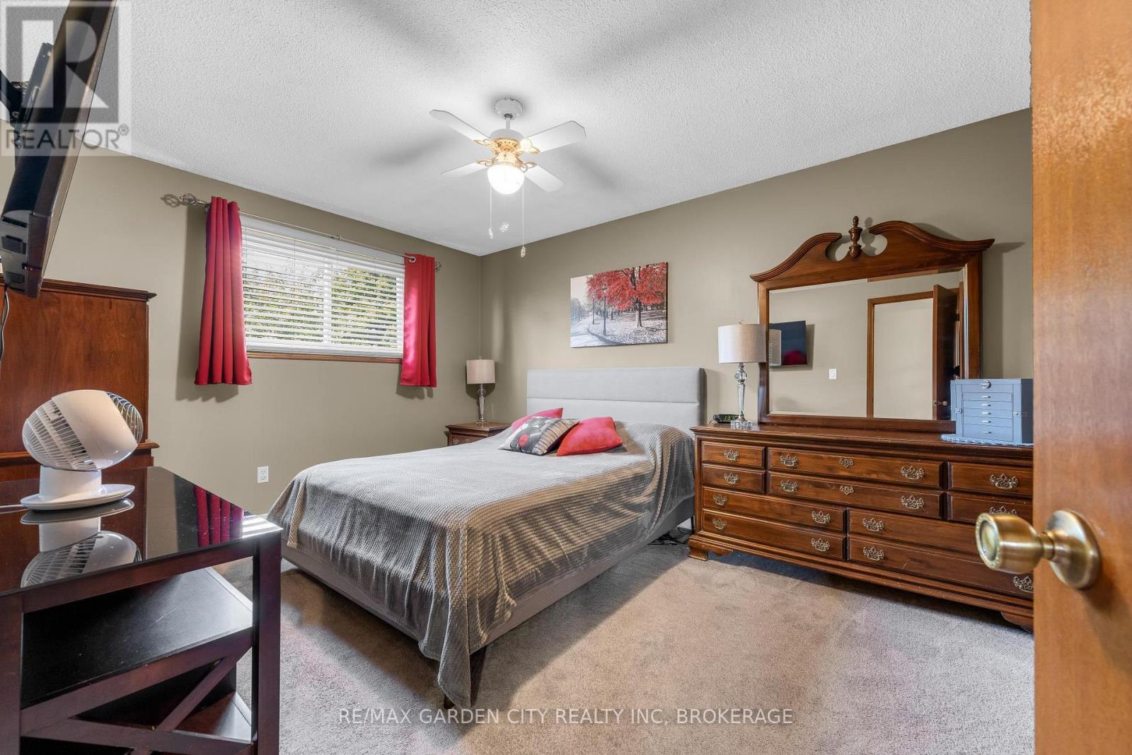 54 Crestcombe Road, St. Catharines (Ridley), ON