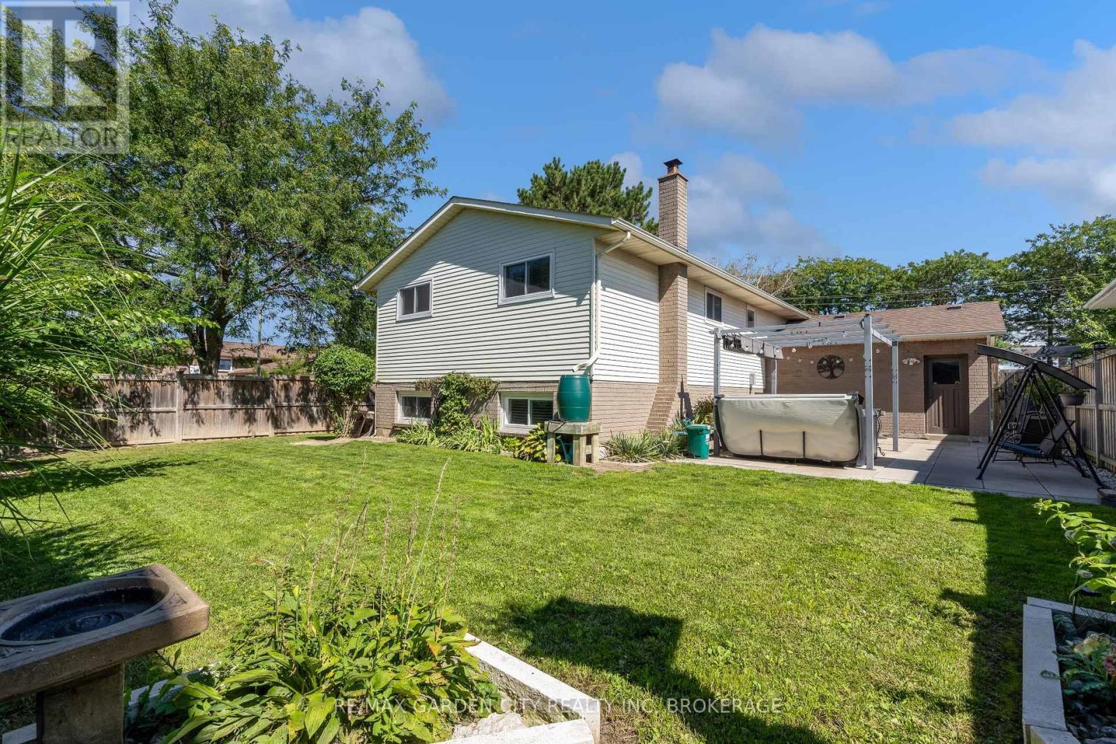 54 Crestcombe Road, St. Catharines (Ridley), ON