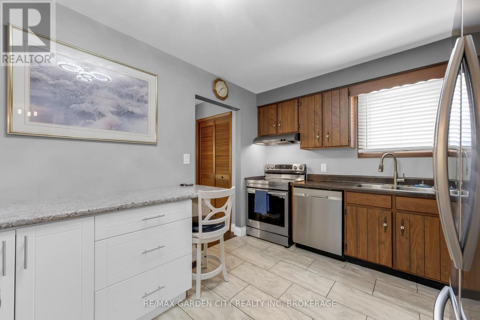 54 Crestcombe Road, St. Catharines (Ridley), ON
