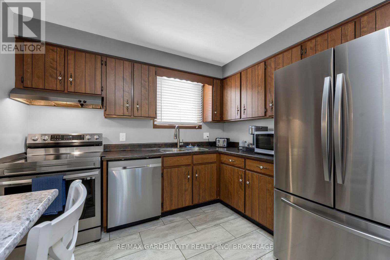 54 Crestcombe Road, St. Catharines (Ridley), ON