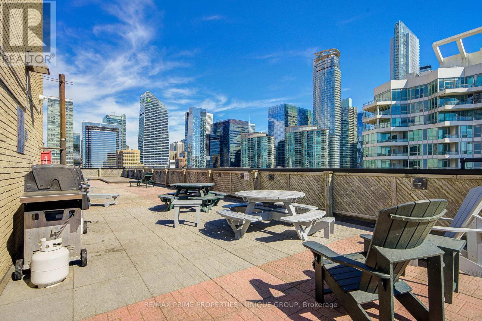 North East views of Bbq area on roof top deck. - 301 - 250 Queens Quay W, Toronto, ON