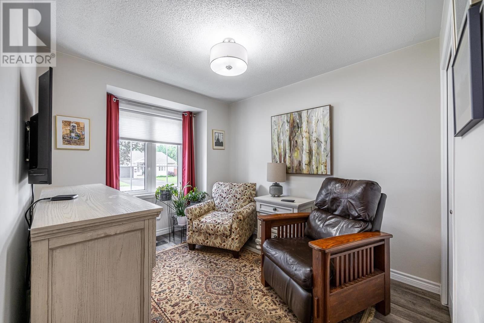 25 Village Ct, Sault Ste. Marie, ON