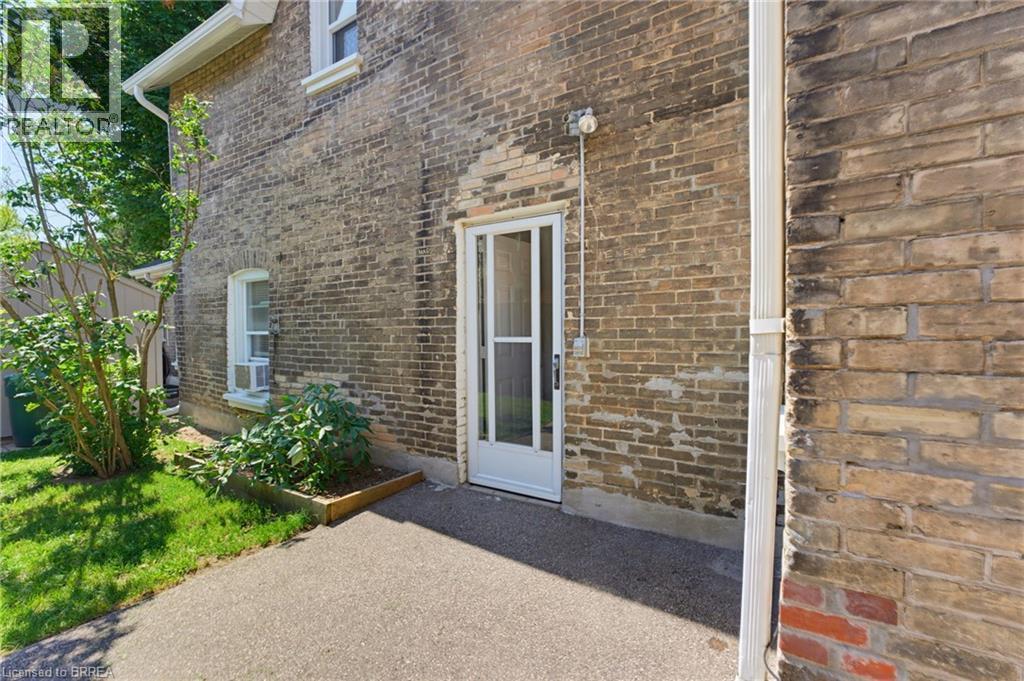112 Grand River Avenue, Brantford, ON