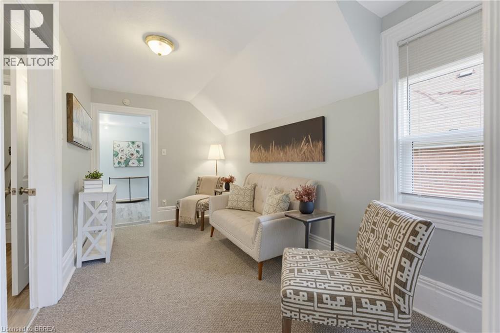 112 Grand River Avenue, Brantford, ON
