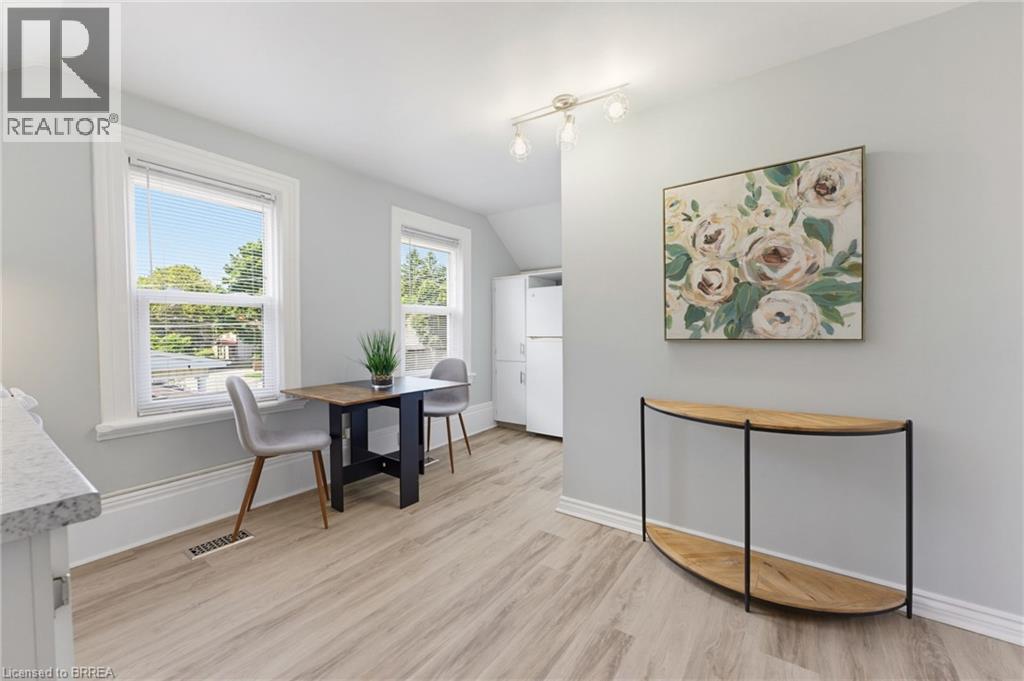 112 Grand River Avenue, Brantford, ON