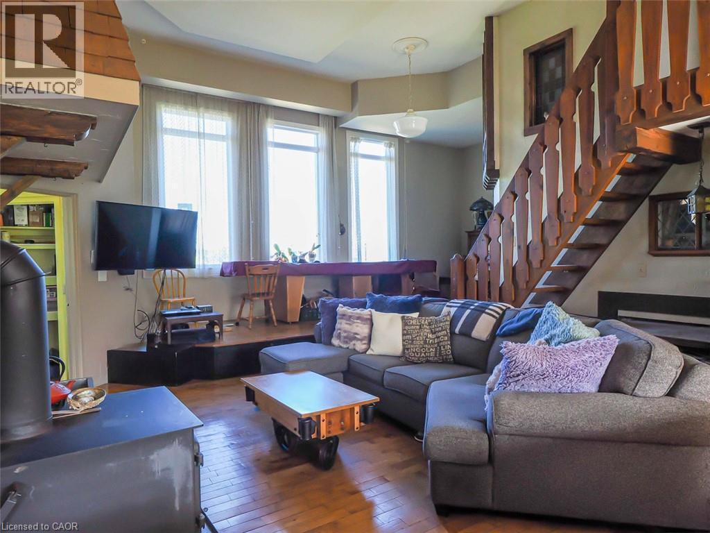 1635 Lakeshore Road, Clear Creek, ON