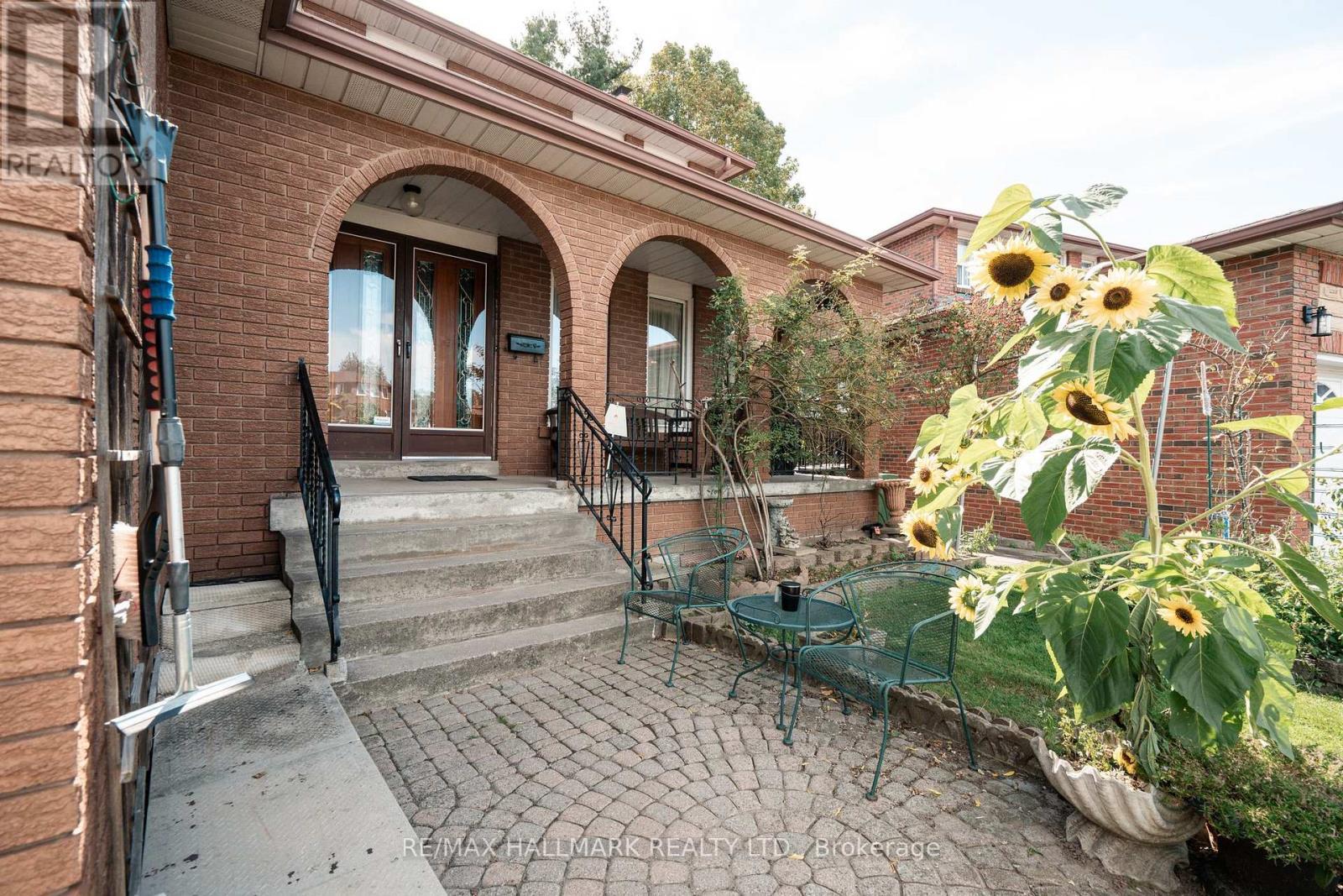 16 Ascolda Boulevard, Toronto, ON