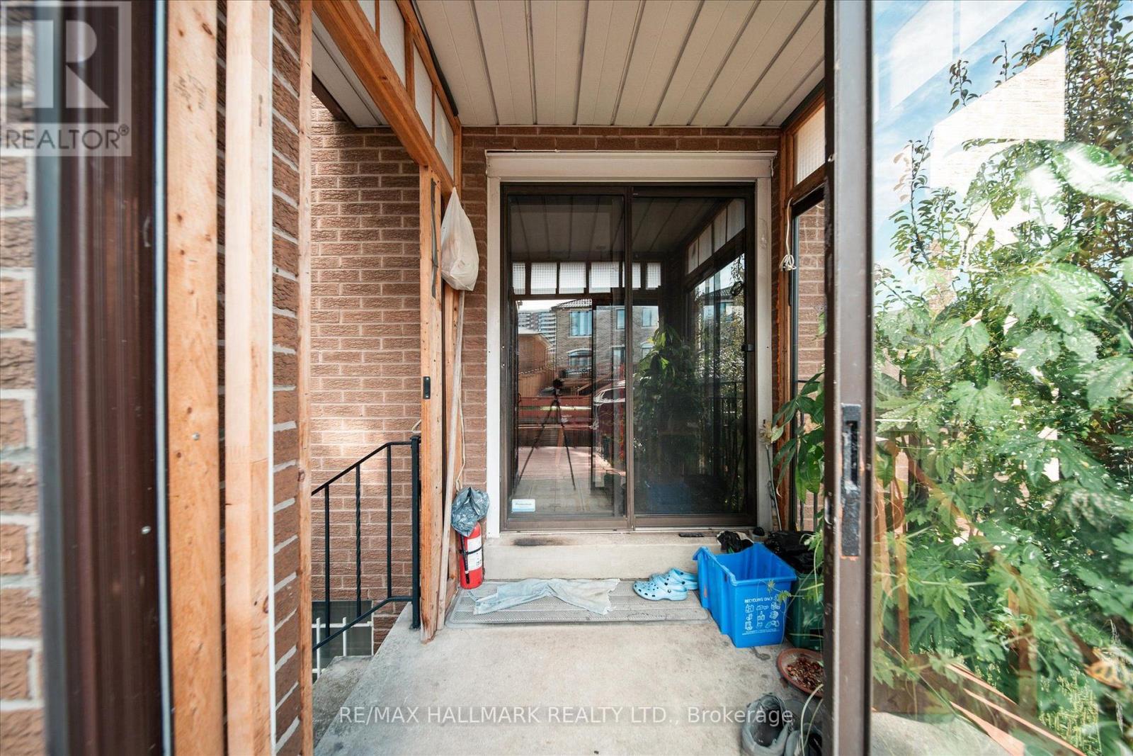 16 Ascolda Boulevard, Toronto, ON