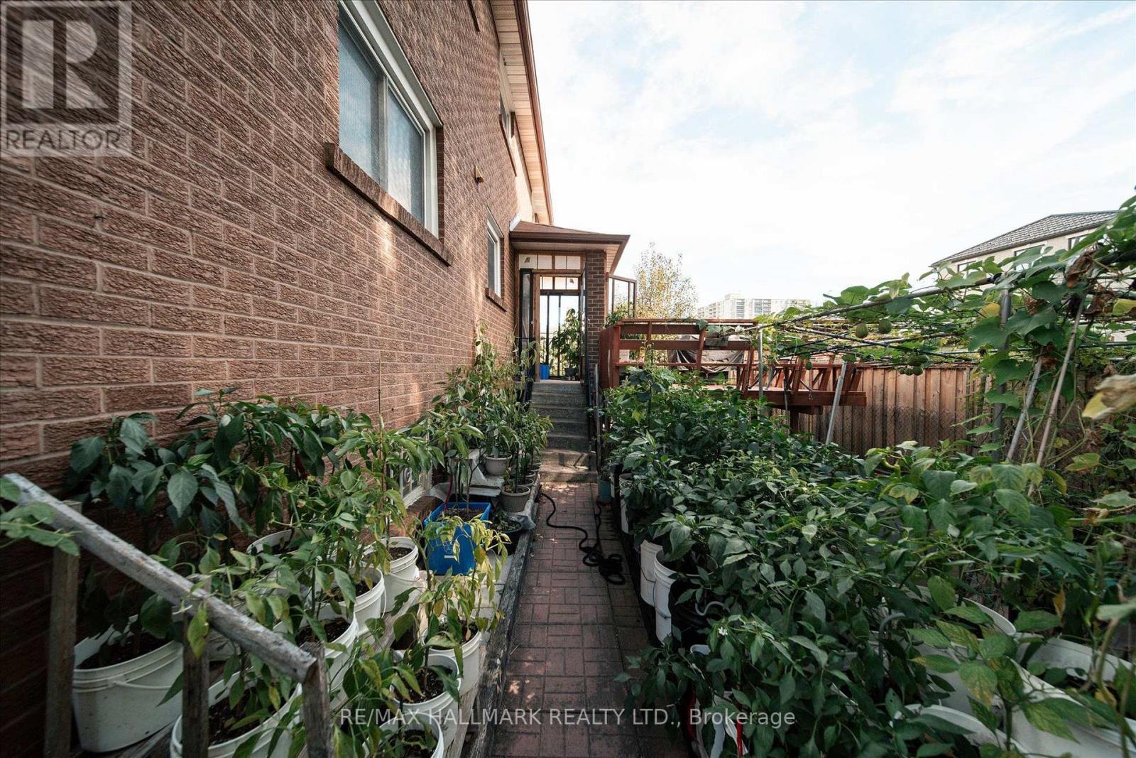 16 Ascolda Boulevard, Toronto, ON