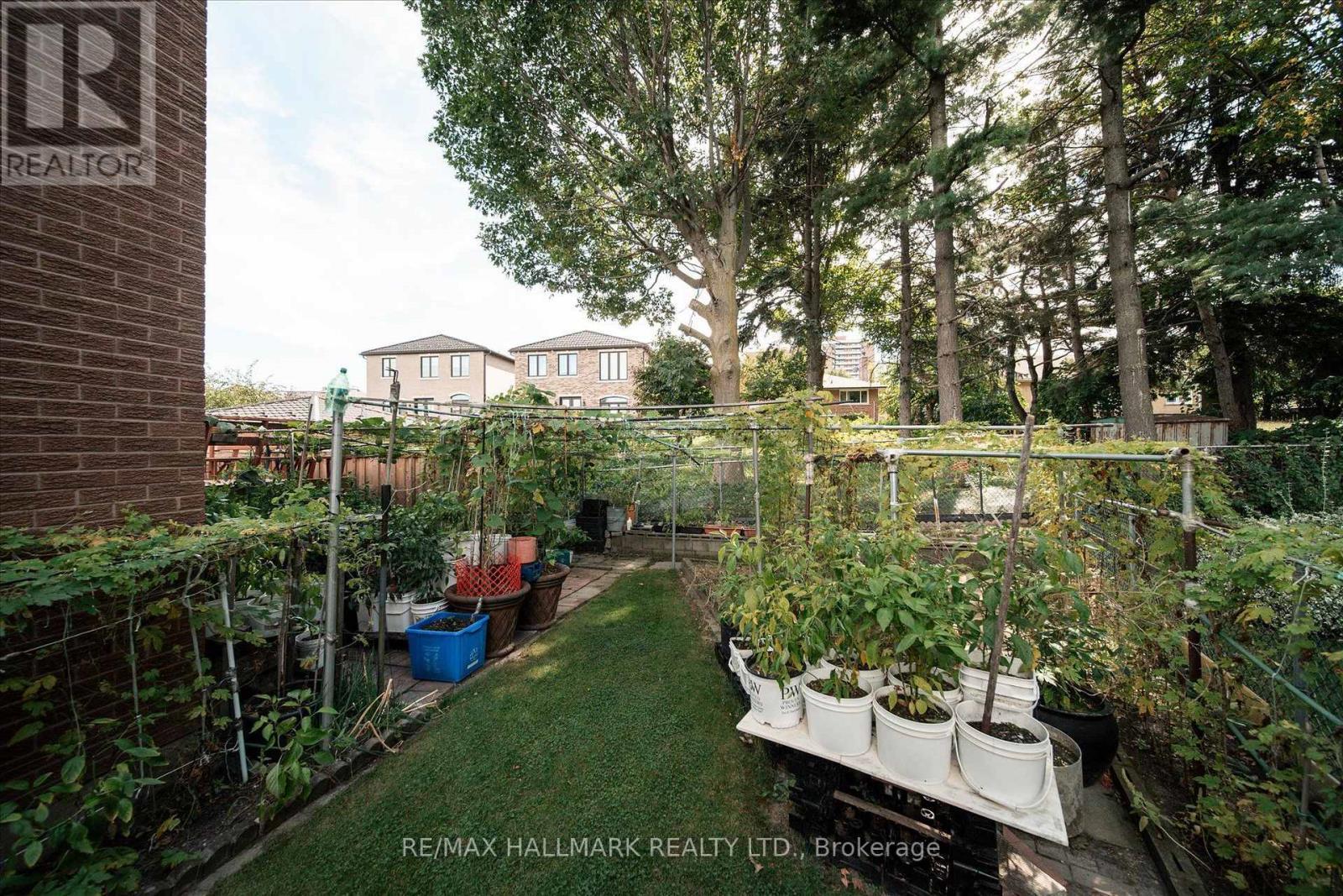 16 Ascolda Boulevard, Toronto, ON