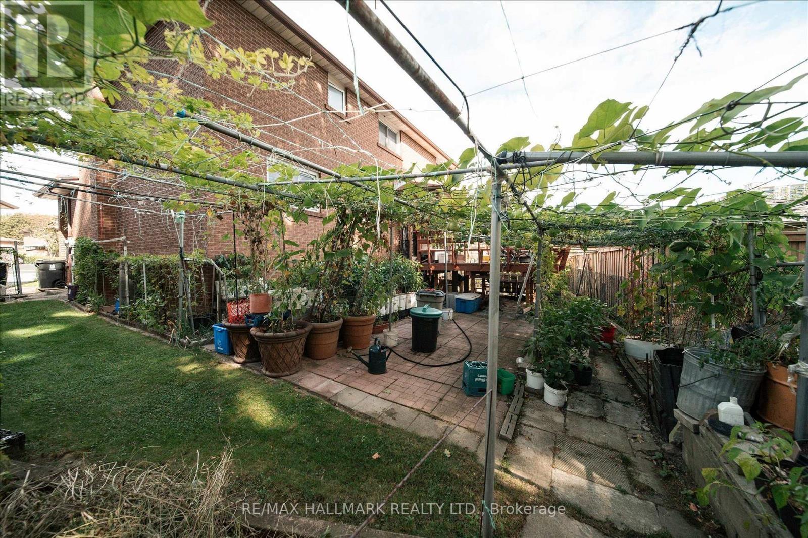 16 Ascolda Boulevard, Toronto, ON