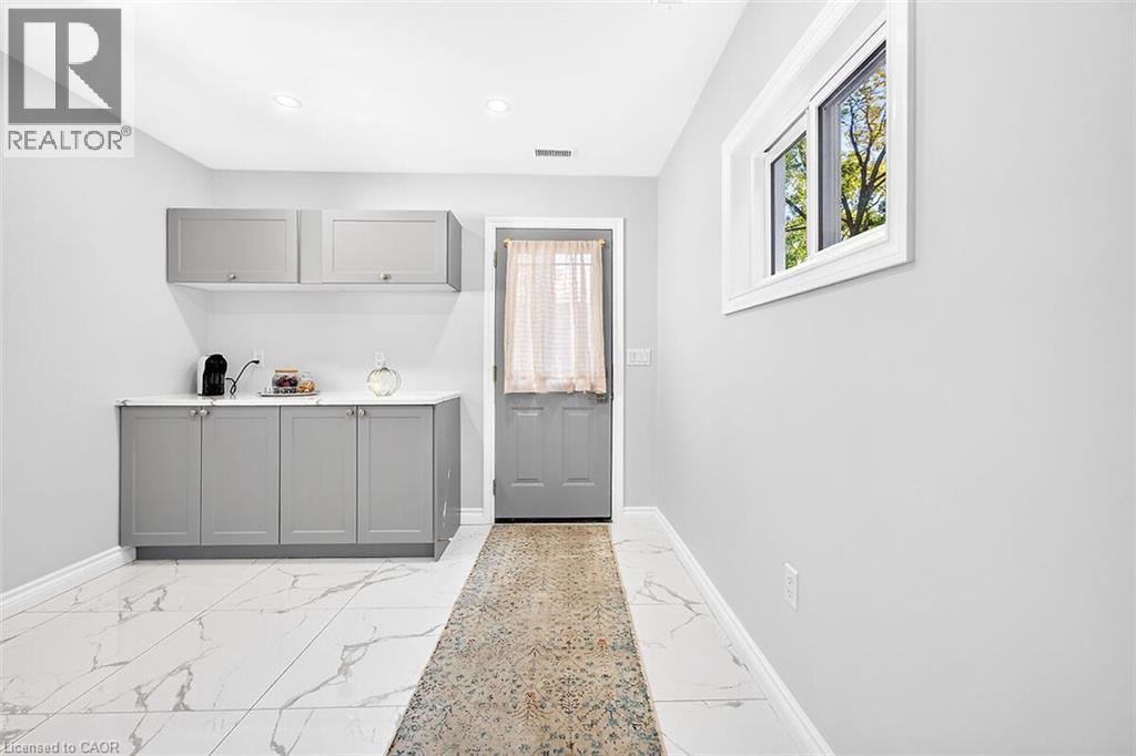 4 Albemarle Street, Hamilton, ON