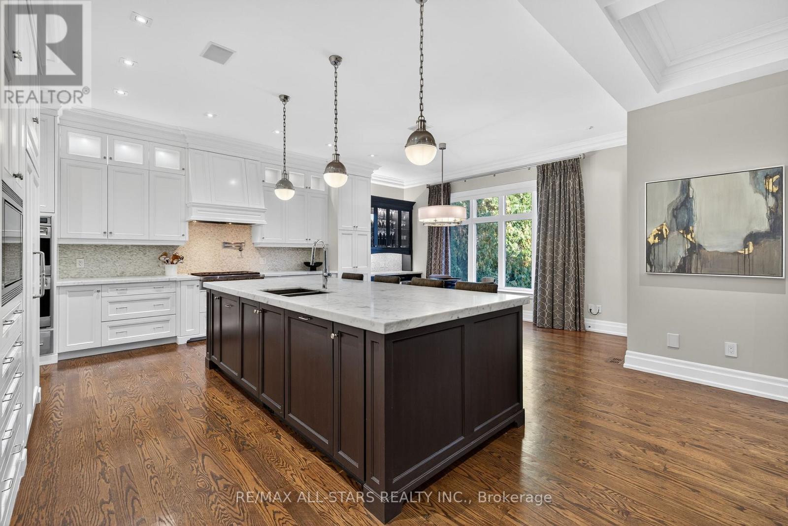 126 Hillview Road, Aurora, ON