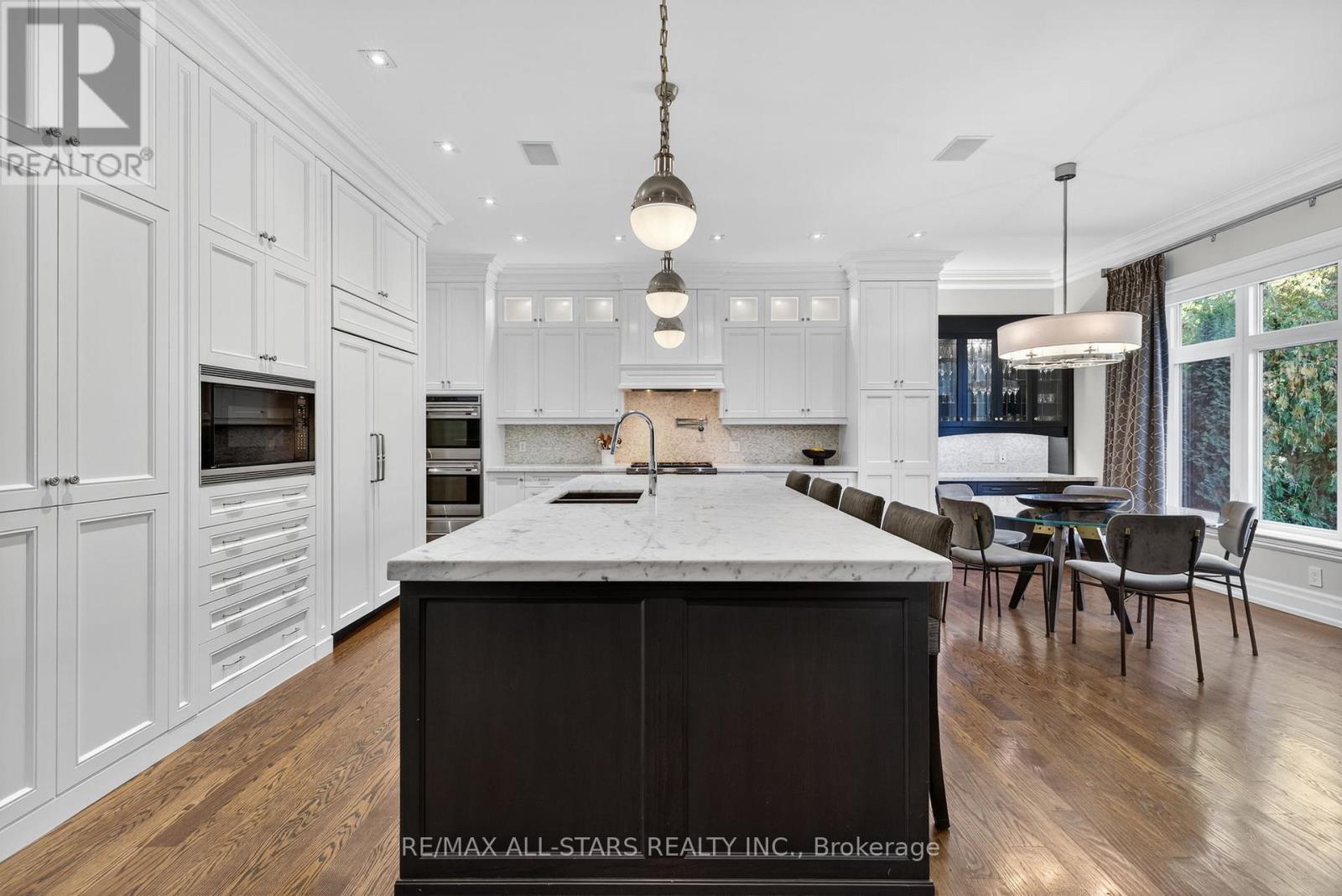 126 Hillview Road, Aurora, ON