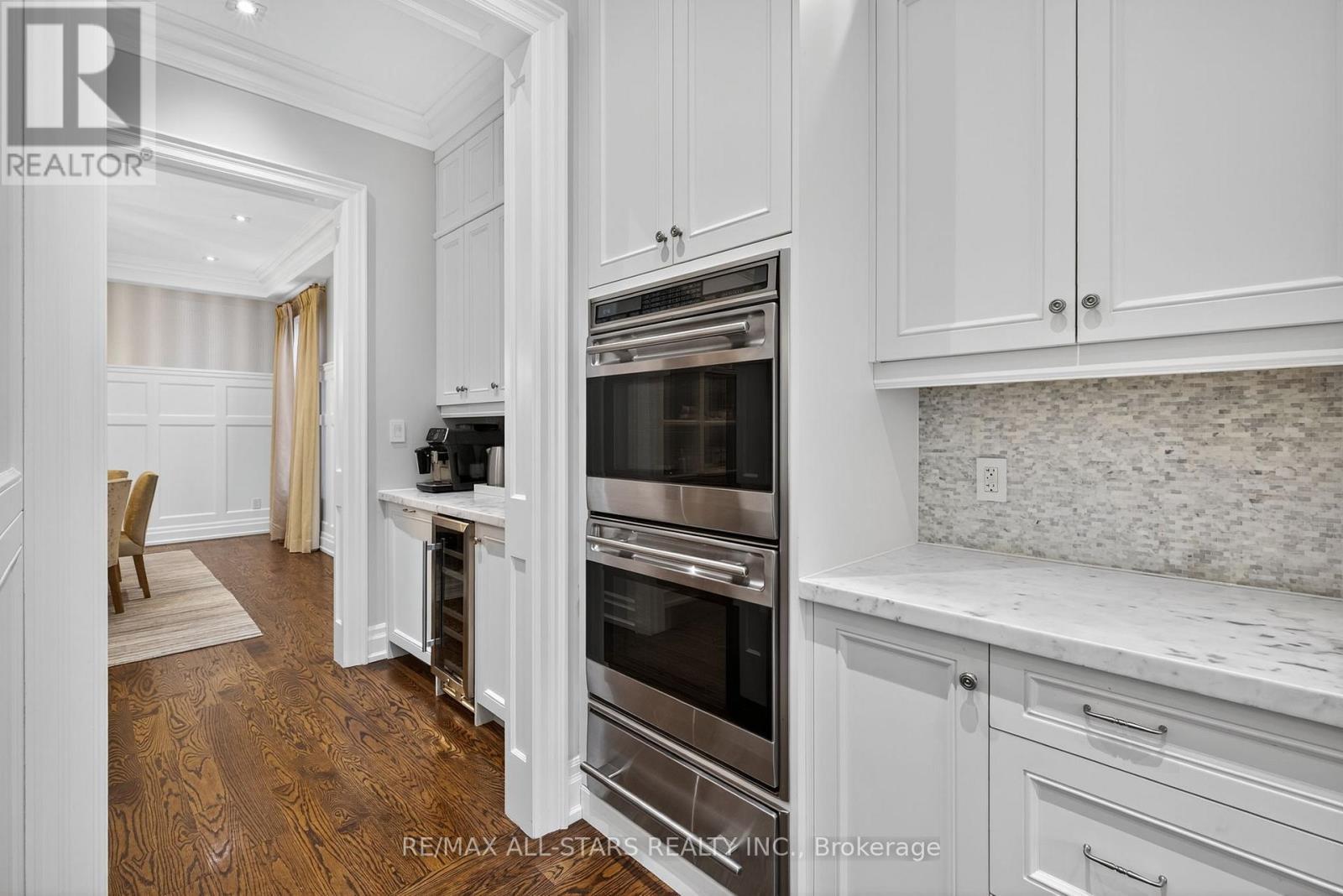 126 Hillview Road, Aurora, ON