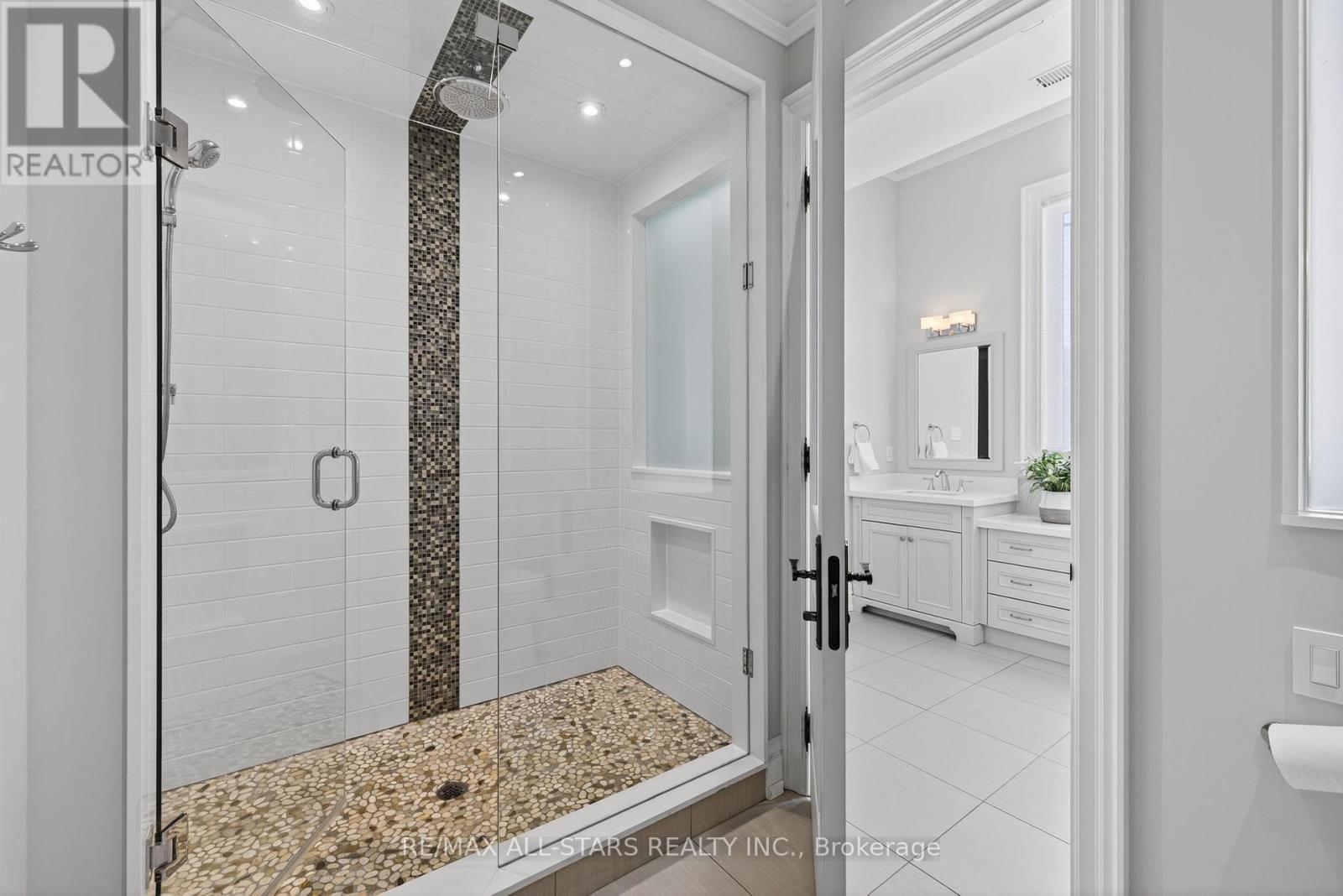 126 Hillview Road, Aurora, ON