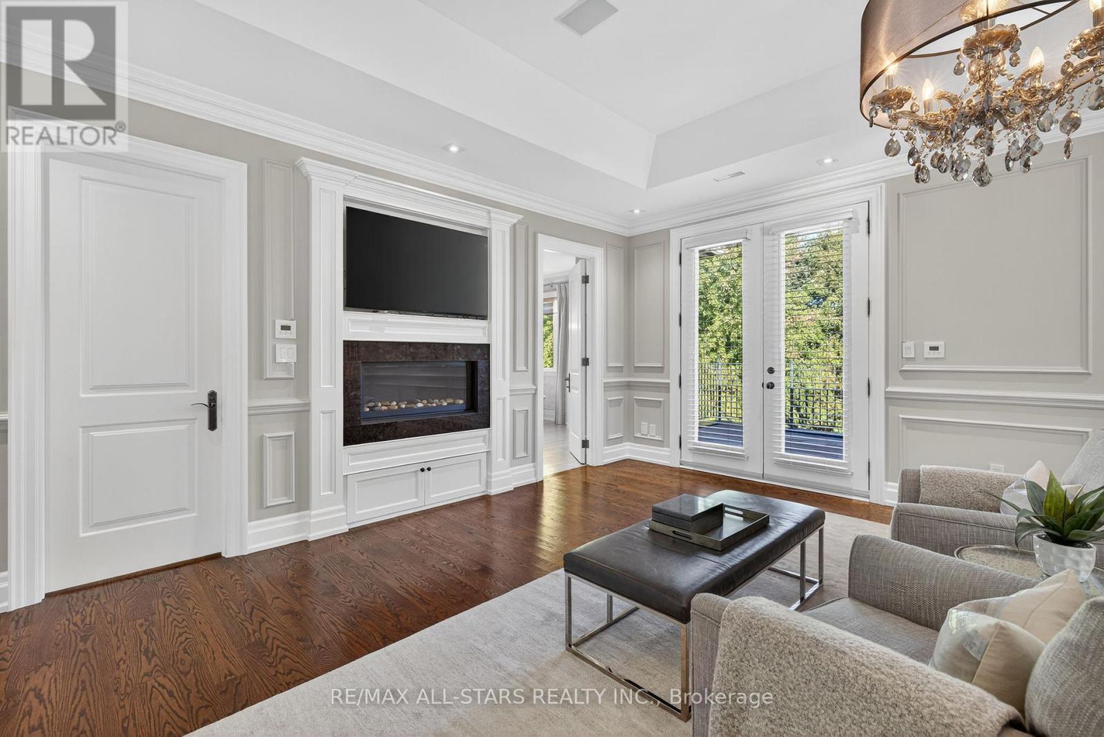 126 Hillview Road, Aurora, ON