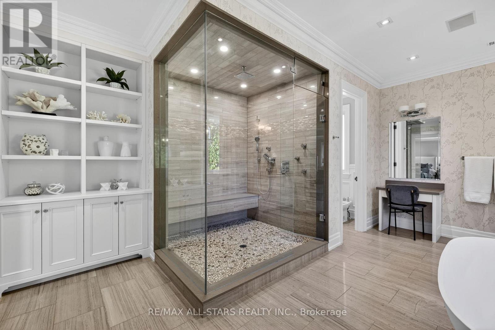 126 Hillview Road, Aurora, ON
